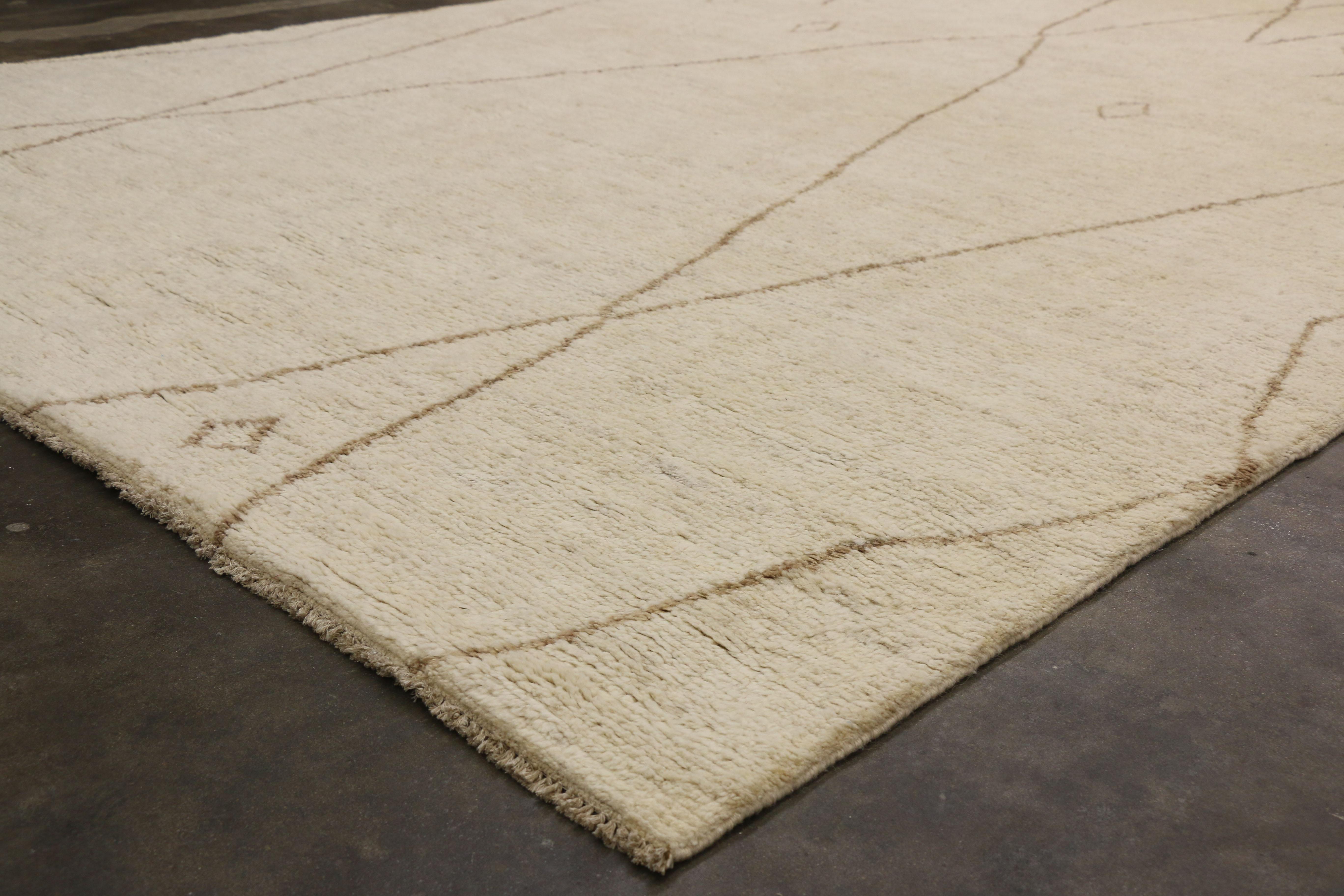 New Contemporary Moroccan Area Rug with Nomadic and Minimalist Style In New Condition In Dallas, TX