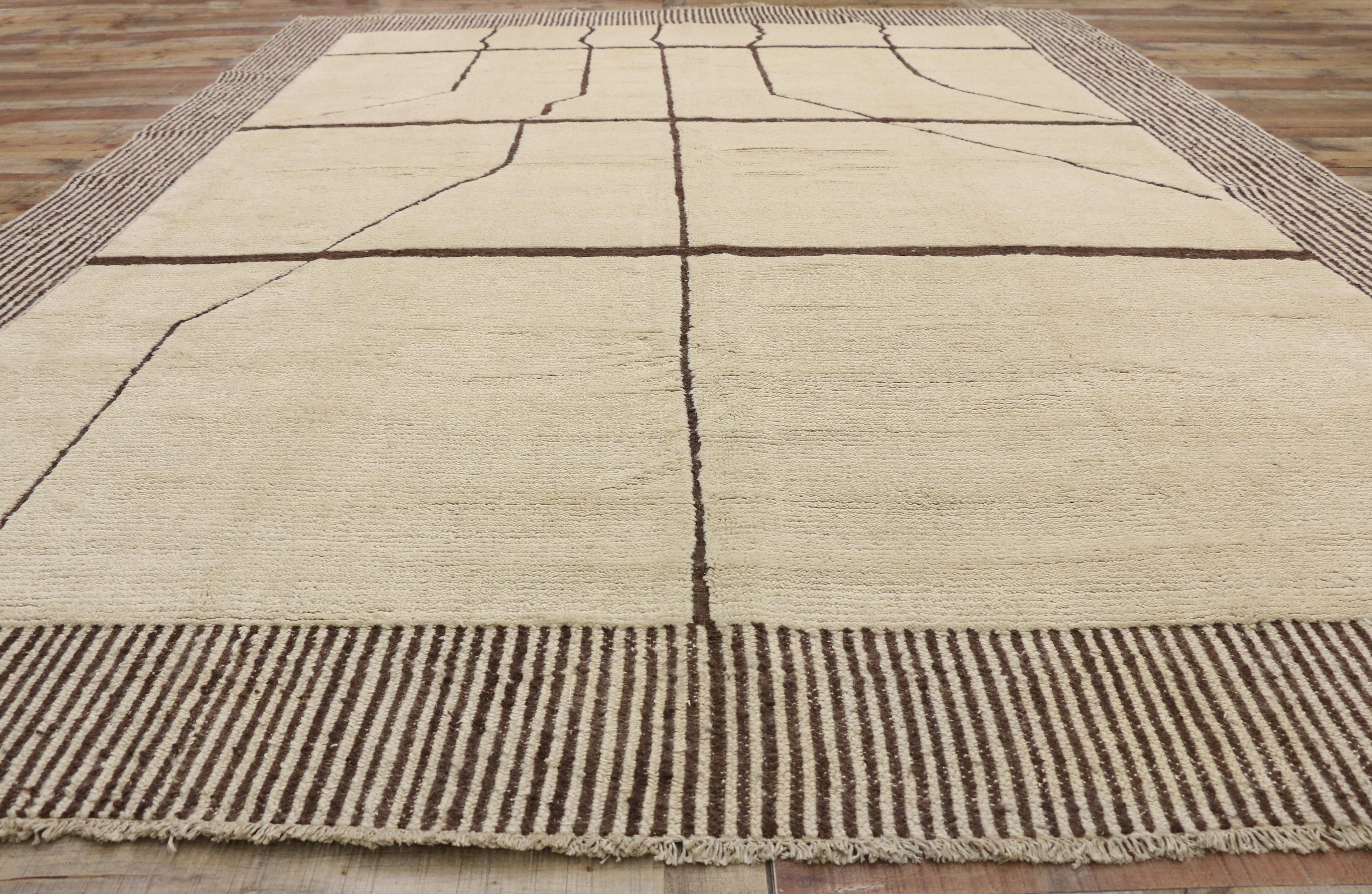 New Contemporary Moroccan Area Rug with Organic Modern Line Art Style In New Condition For Sale In Dallas, TX