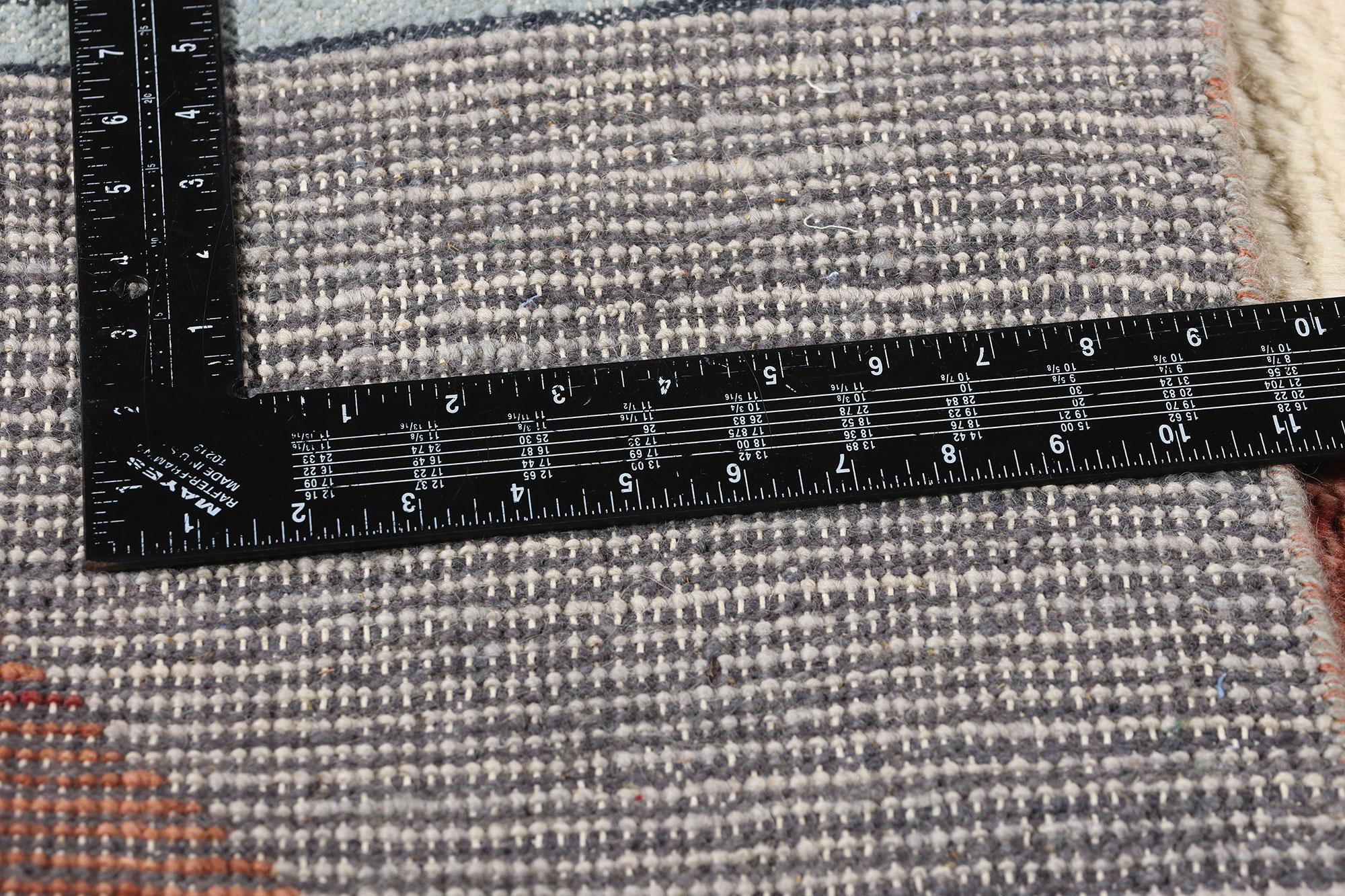 New Contemporary Moroccan Rug, Stammeszauber trifft auf gemütlichen Boho Chic im Zustand „Neu“ im Angebot in Dallas, TX
