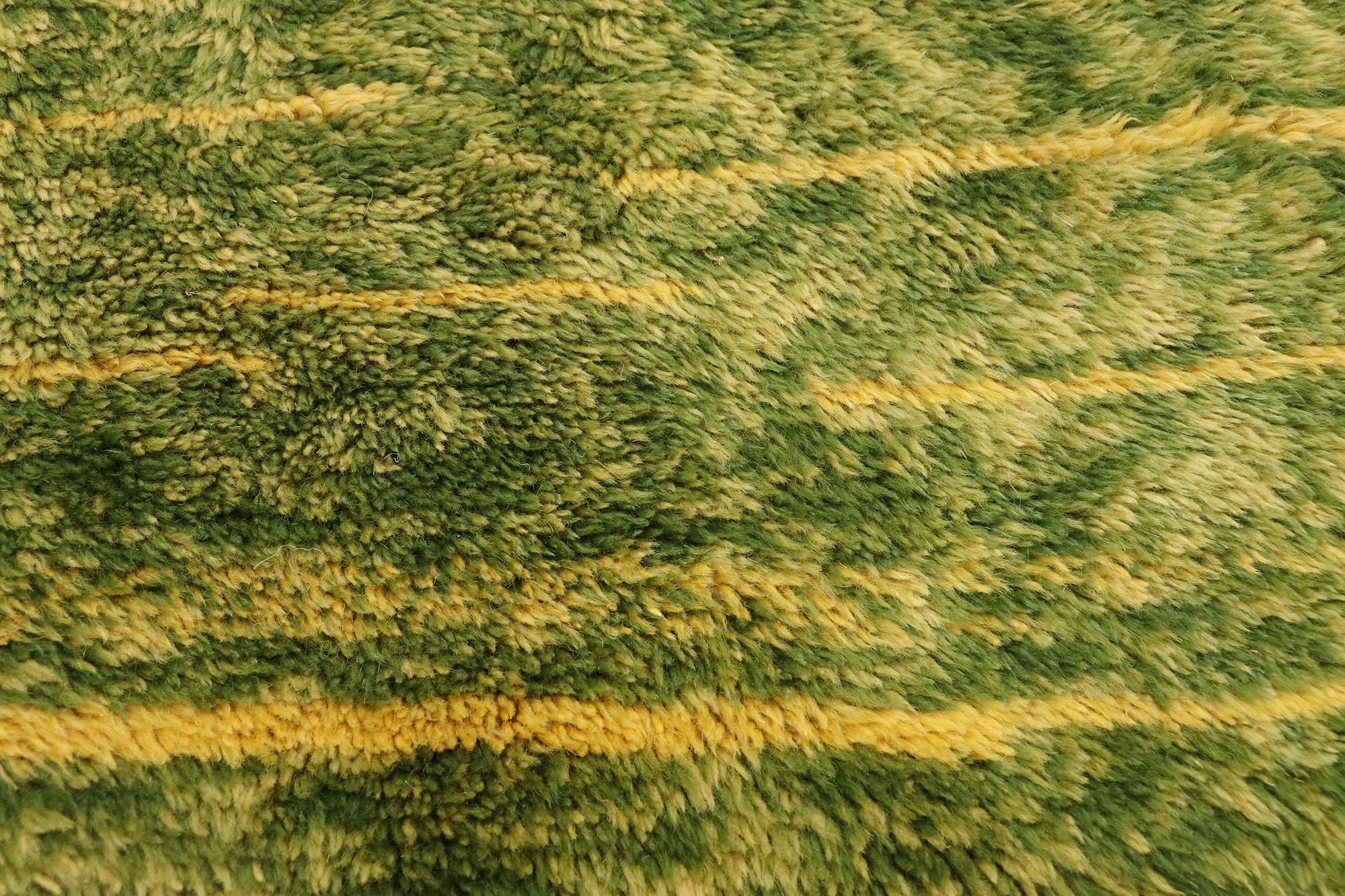Alfombra marroquí Beni Mrirt verde, el encanto tribal se une al expresionismo abstracto Marroquí en venta