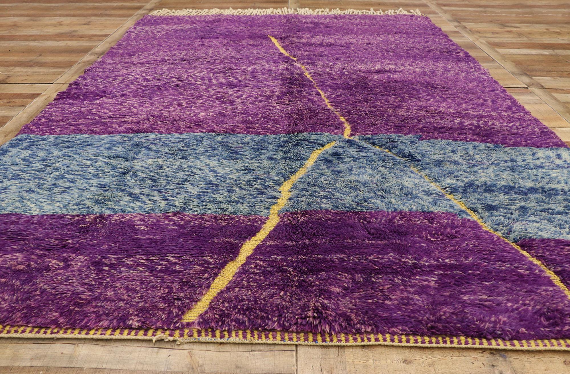XXIe siècle et contemporain Nouveau tapis marocain Beni Mrirt violet en vente