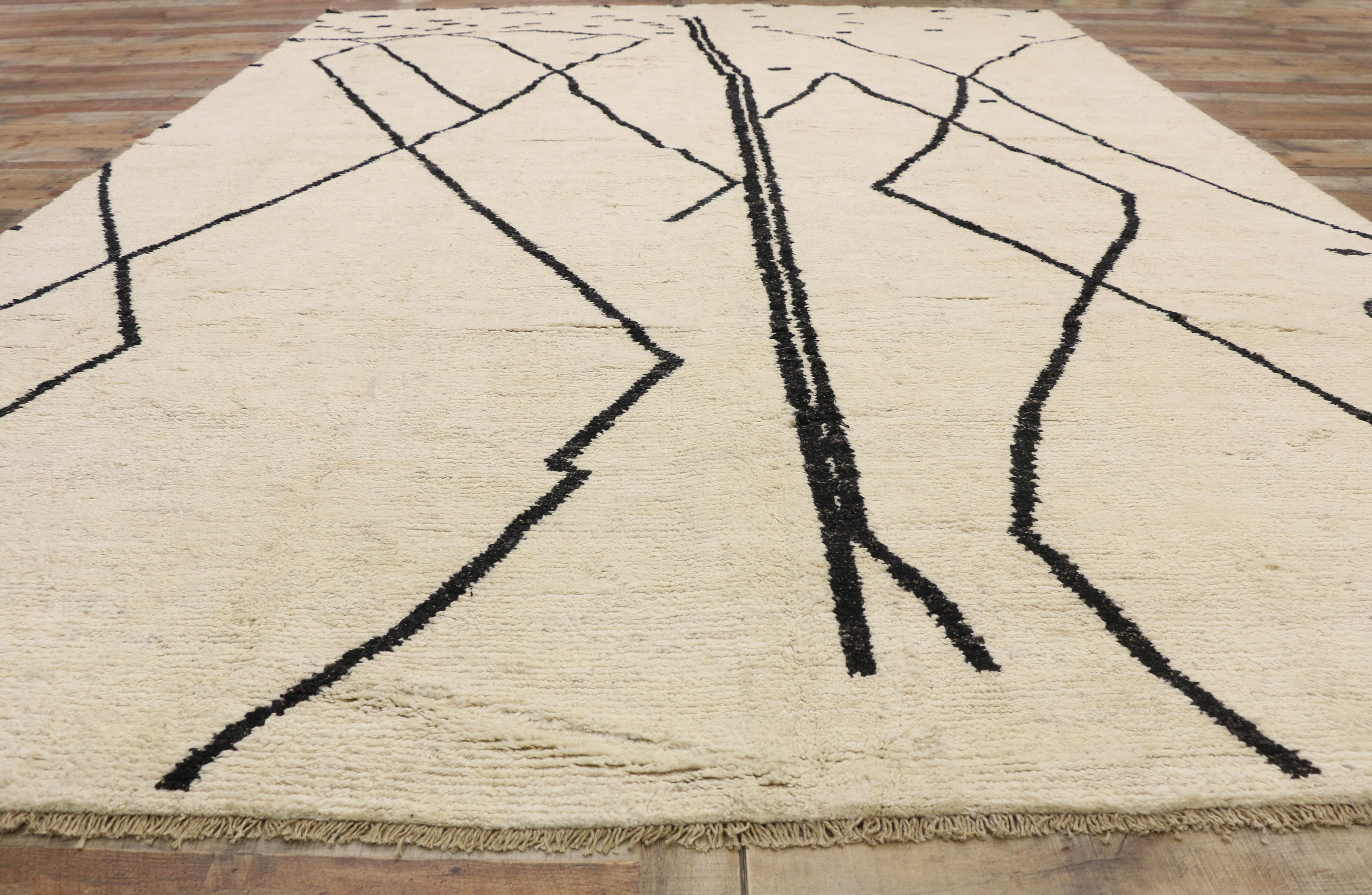 Contemporary Tribal Moroccan Rug, Organic Modern Meets Subtle Shibui In New Condition For Sale In Dallas, TX