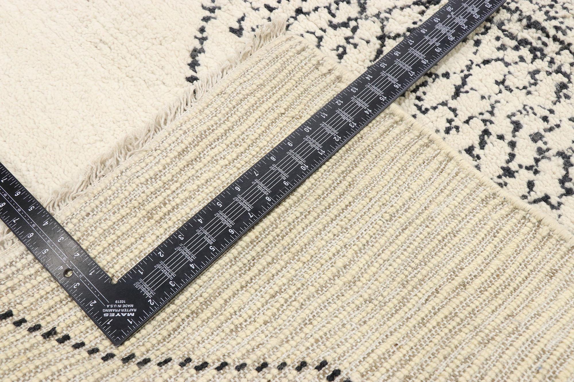 Zeitgenössischer marokkanischer Teppich mit skandinavischem Mys Bohemian-Stil (Pakistanisch) im Angebot
