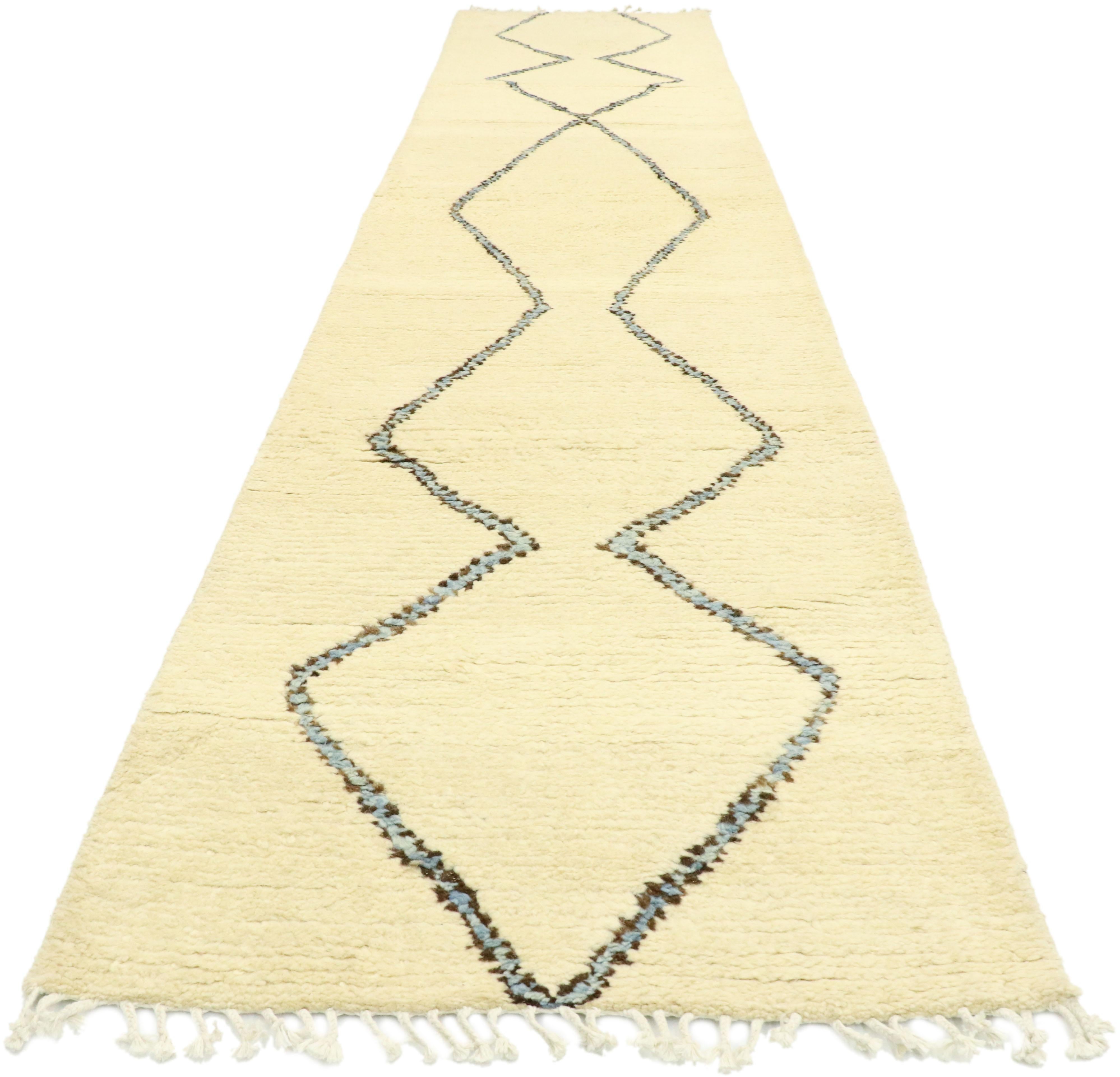 Zeitgenössischer marokkanischer Shag-Läufer für den Flur mit minimalistischem Stil (Minimalistisch) im Angebot