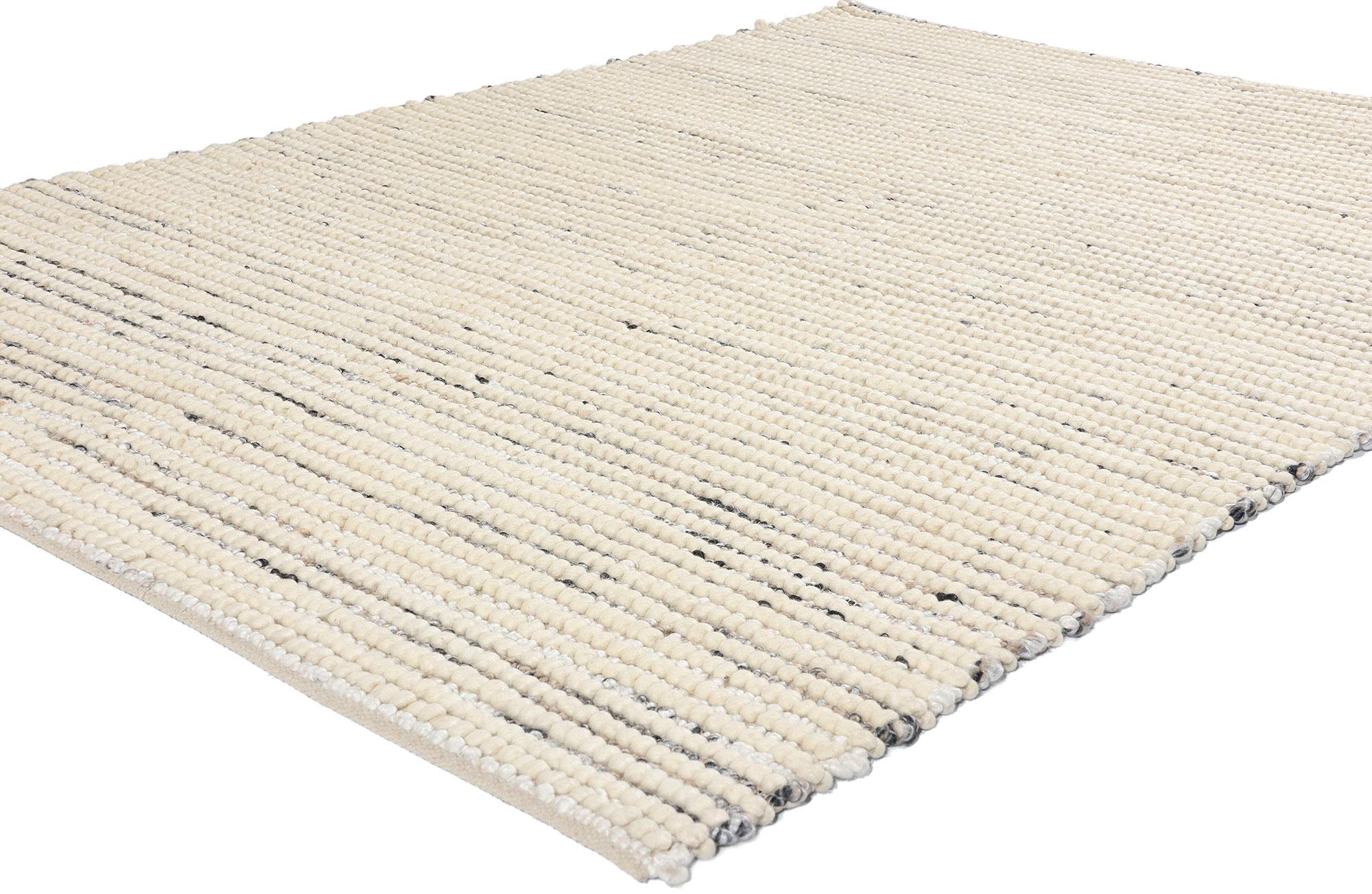 31040 Alfombra Kilim Marroquí de Textura Alta y Baja, 05'07 x 08'00. Descubre la serena elegancia del diseño Shibui y Orgánico Moderno con esta alfombra marroquí tejida a mano con textura alta-baja. Esta alfombra presenta un dibujo a rayas