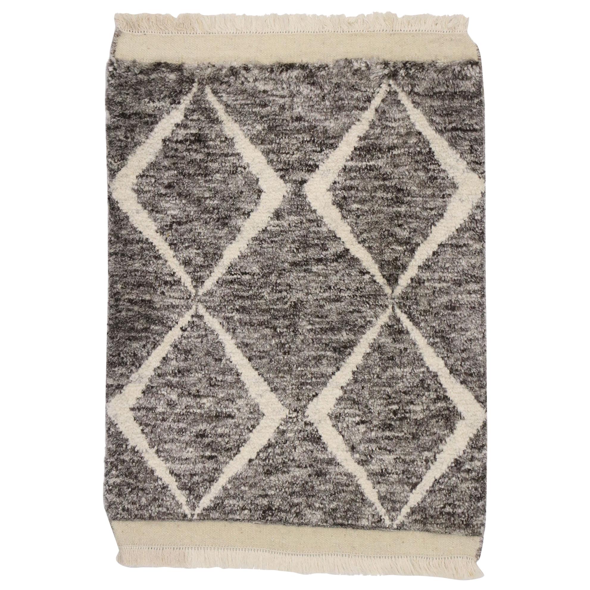 New Contemporary Moroccan Style Accent Rug with Diamond Pattern For Sale