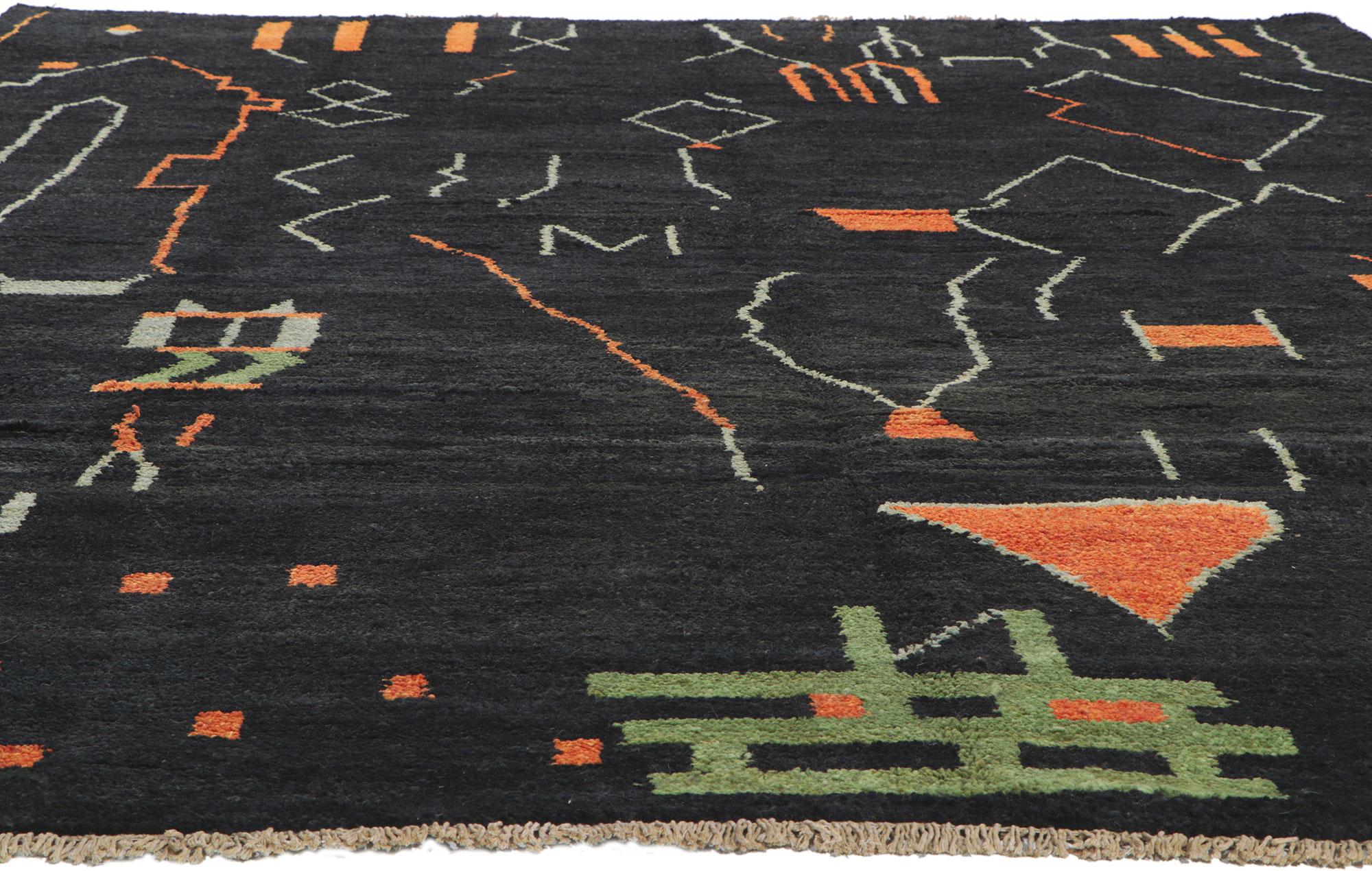 Tribal Tapis marocain moderne noir, l'élégance contemporaine rencontre le style brutaliste en vente