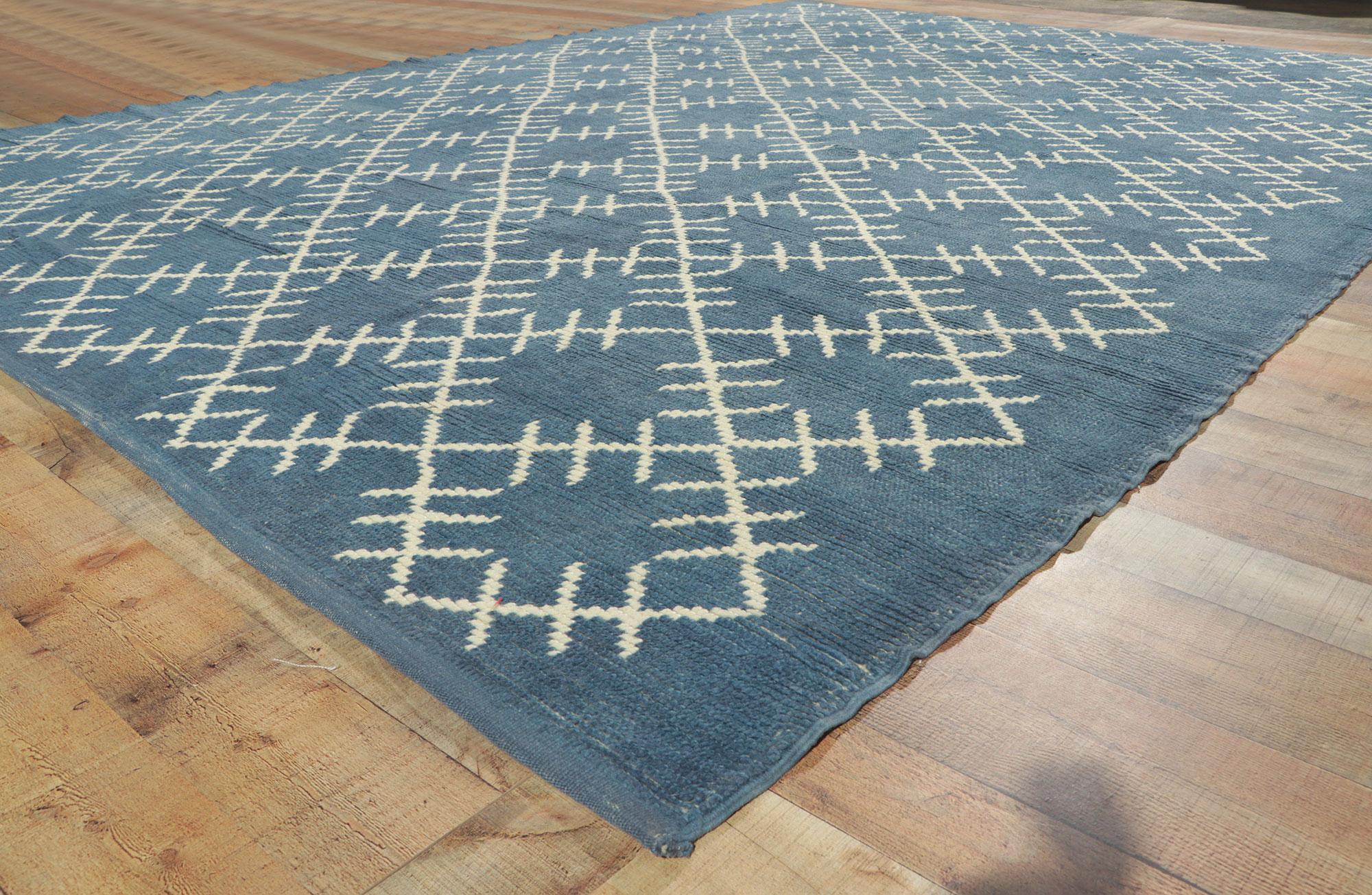 New Contemporary Moroccan Style Rug with Geometric Print For Sale 3