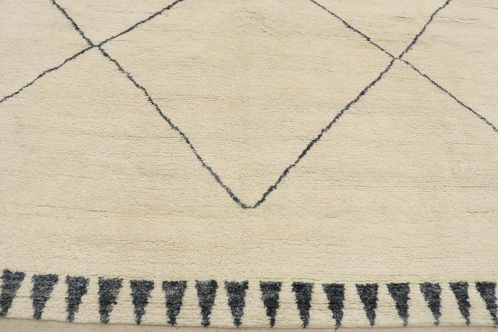 New Contemporary Moroccan Style Rug with Minimalist Mid-Century Modern Design In New Condition For Sale In Dallas, TX
