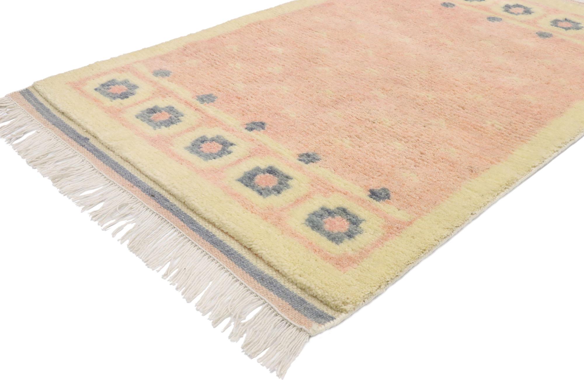 Neuer zeitgenössischer Teppich im marokkanischen Stil mit skandinavischem, modernem Design (Skandinavische Moderne) im Angebot