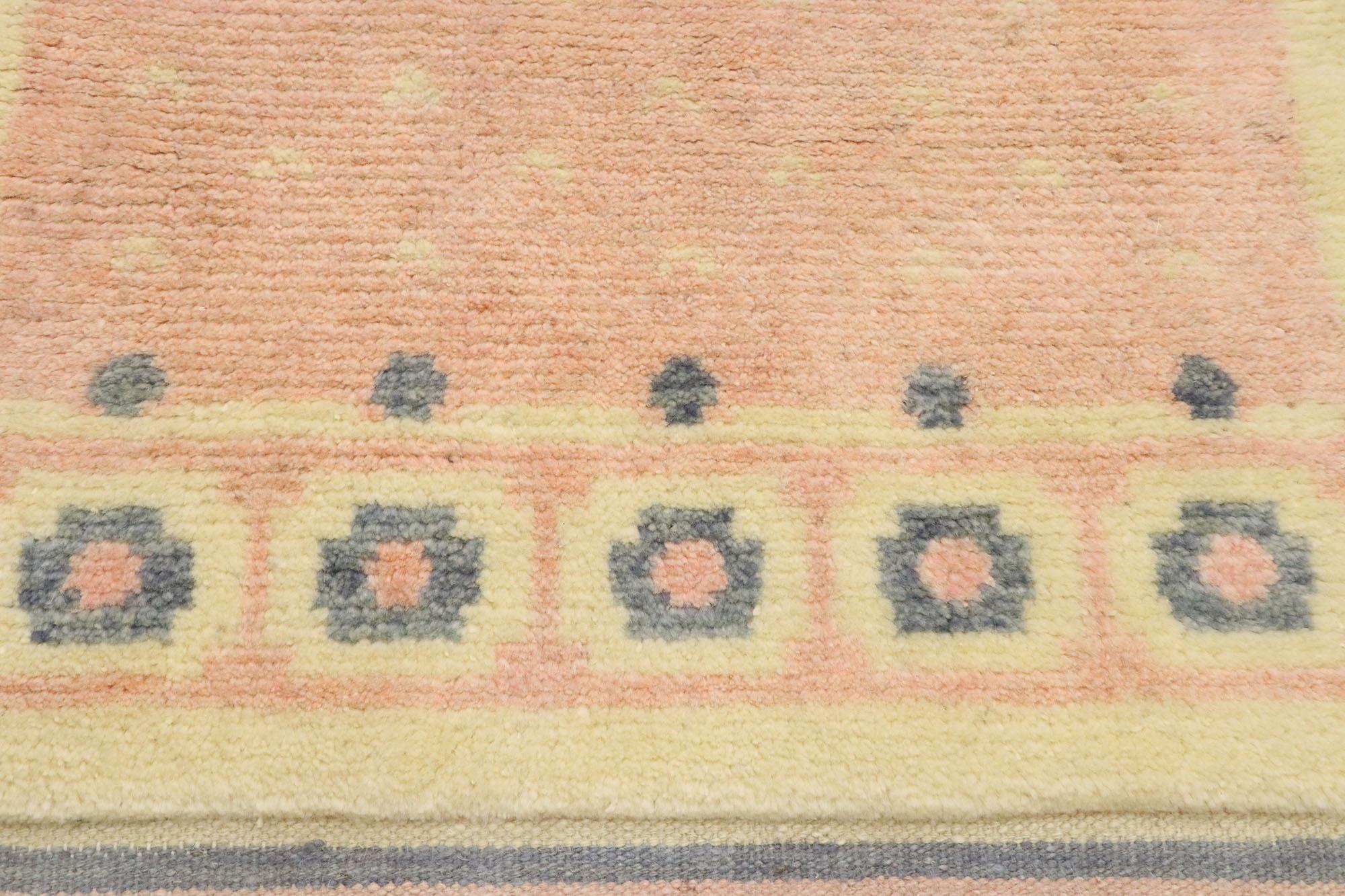 Neuer zeitgenössischer Teppich im marokkanischen Stil mit skandinavischem, modernem Design (Handgeknüpft) im Angebot