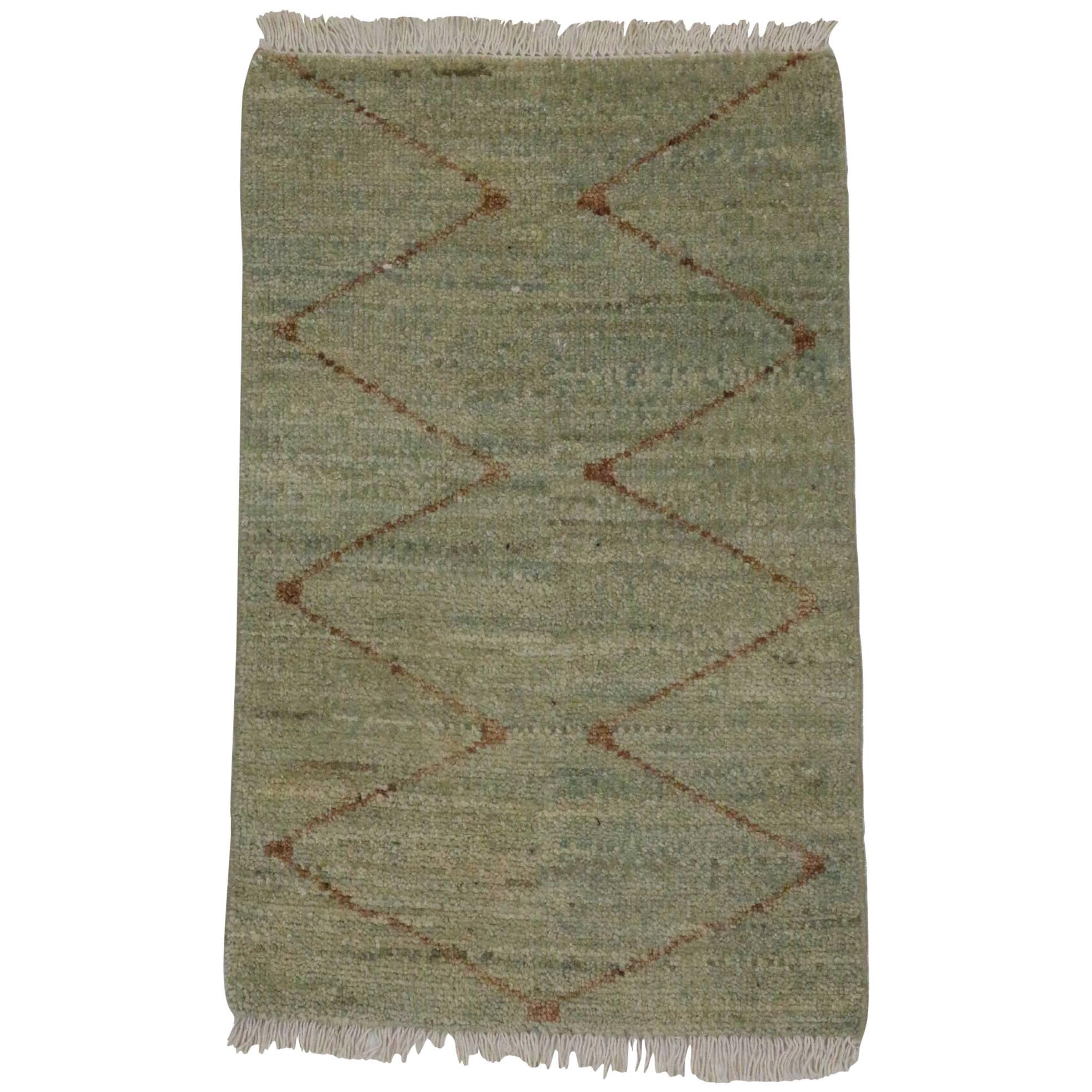New Contemporary Moroccan Style Rug with Coastal Bohemian Hygge Vibes For Sale 3