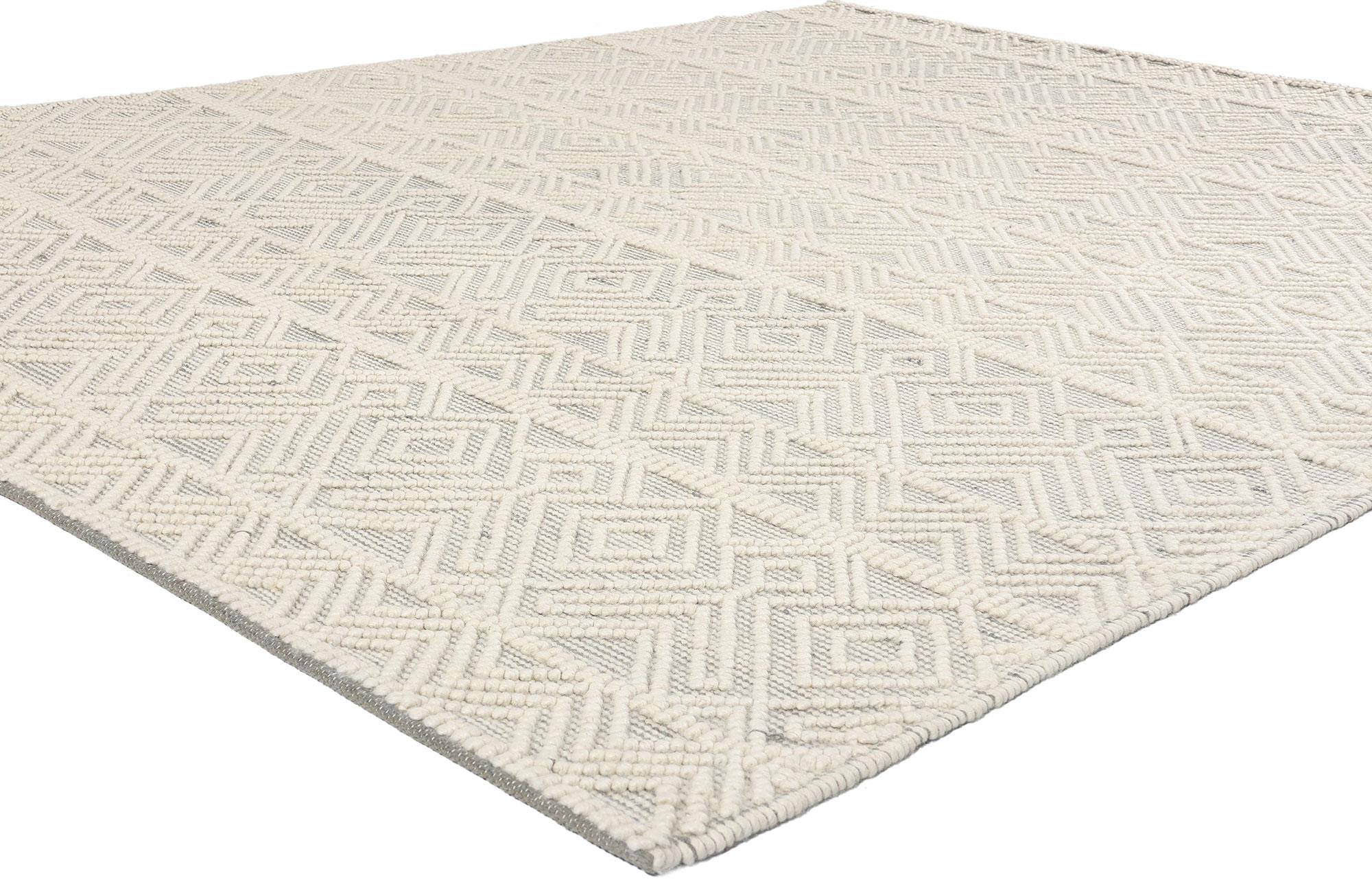31037 Moroccan Textured High-Low Kilim Rug, 08'01 x 10'00. Transformez votre espace de vie avec cet exquis tapis marocain tissé à la main, qui témoigne du style Organic Modern. Ce tapis texturé présente un mélange harmonieux de tons ivoire-beige et