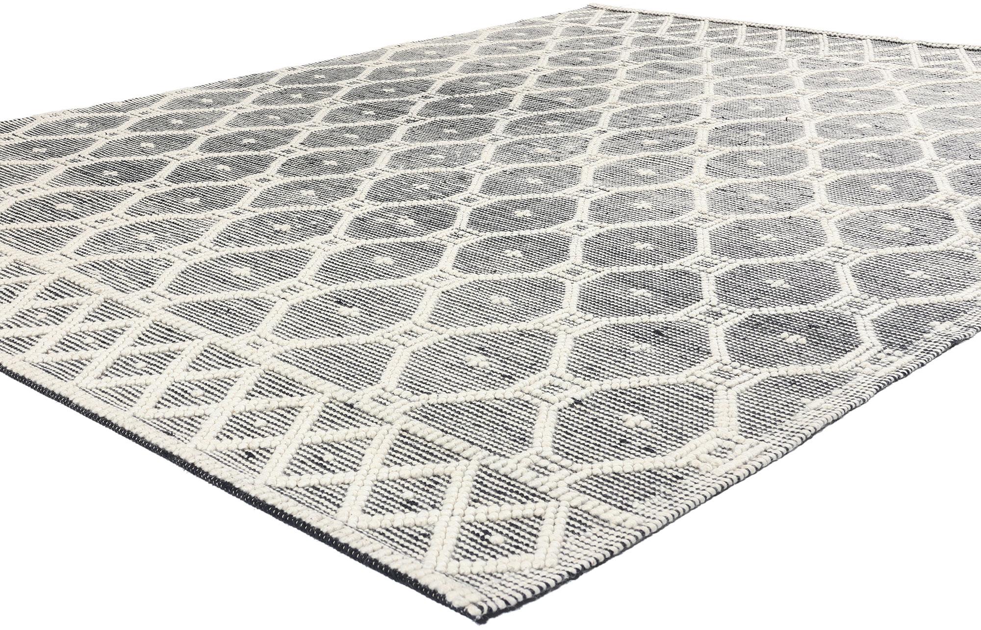 31028 Moroccan Black Textured High-Low Kilim Rug, 07'11 x 09'10.
Découvrez l'allure intemporelle du design marocain avec ce tapis à texture haute et basse, tissé à la main de façon méticuleuse. Le motif complexe présente une combinaison étonnante de