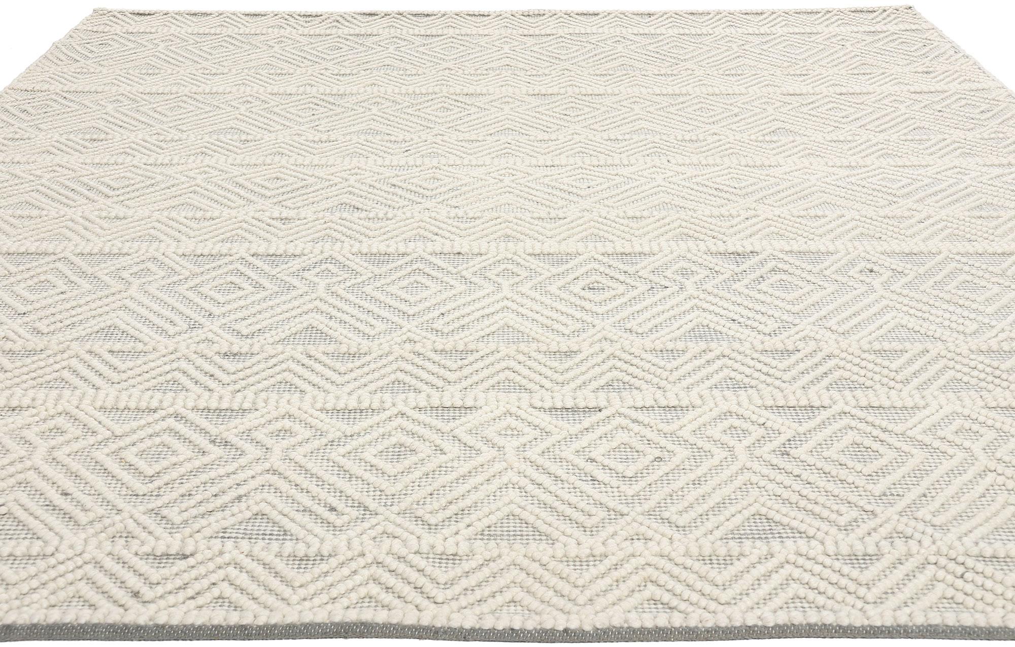 Organique New Contemporary Moroccan Textured High-Low Rug (Tapis à haute teneur en eau) en vente
