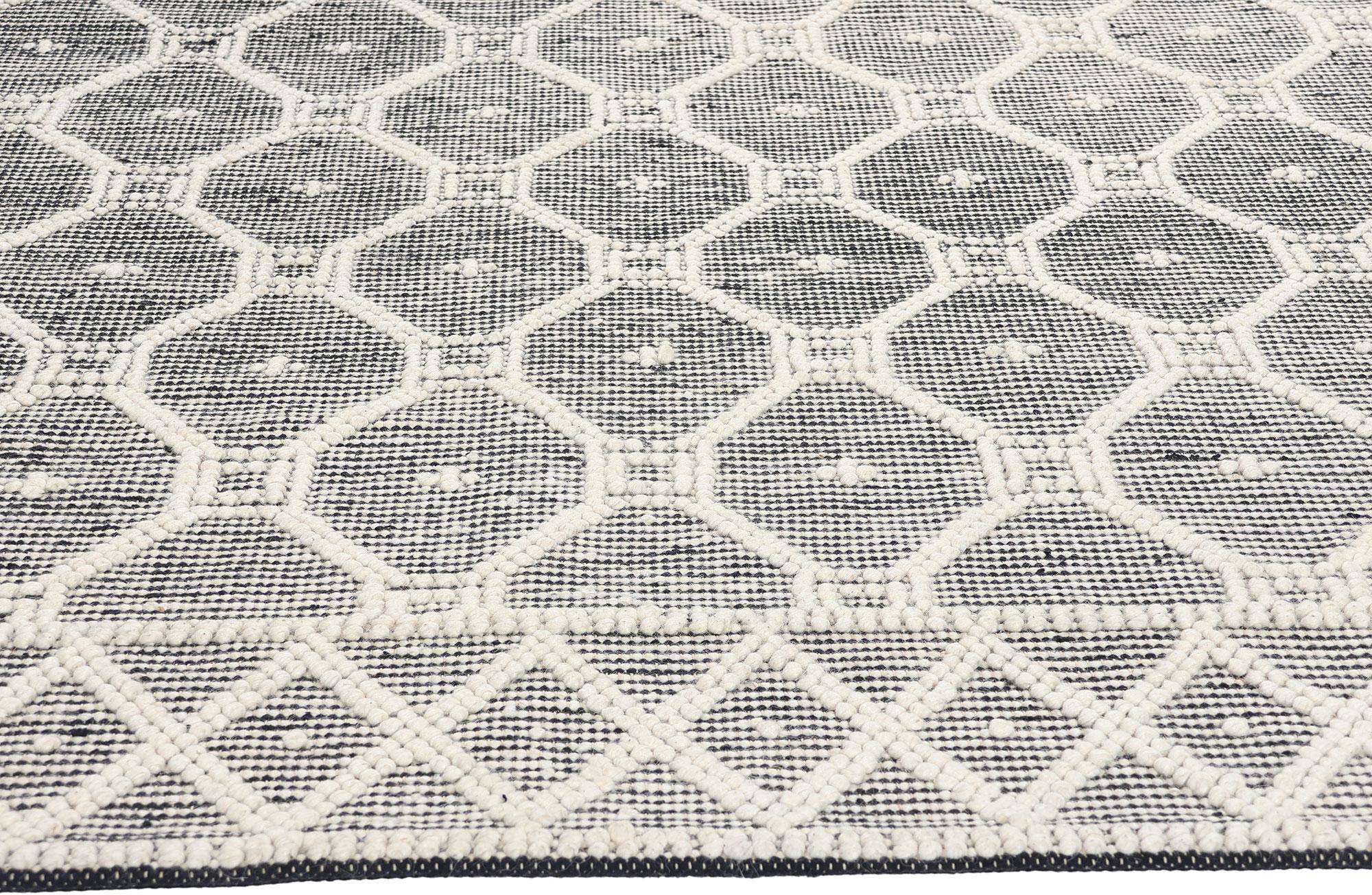 Indien New Contemporary Moroccan Textured High-Low Rug (Tapis à haute teneur en eau) en vente