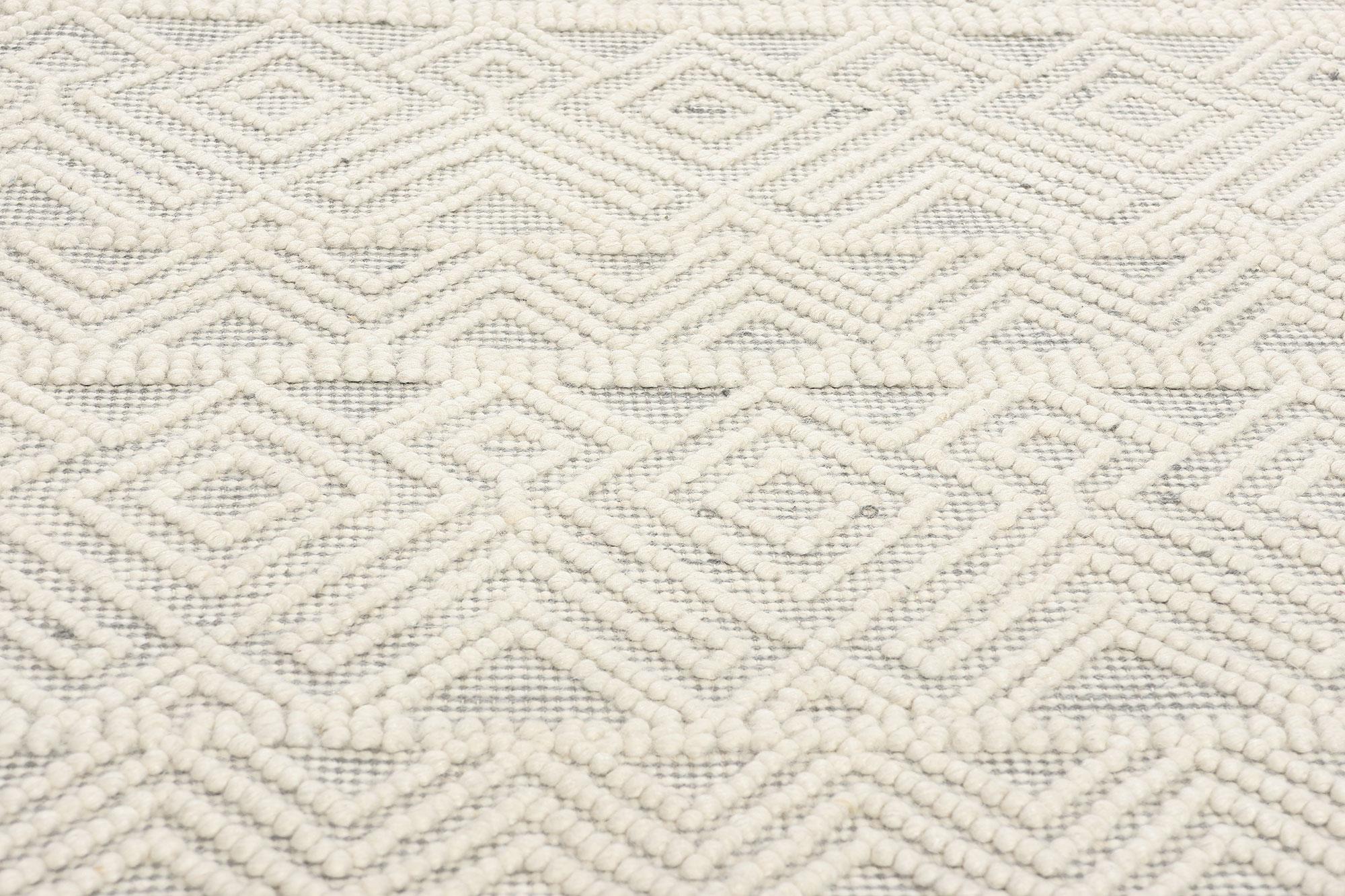 Tissé à la main New Contemporary Moroccan Textured High-Low Rug (Tapis à haute teneur en eau) en vente