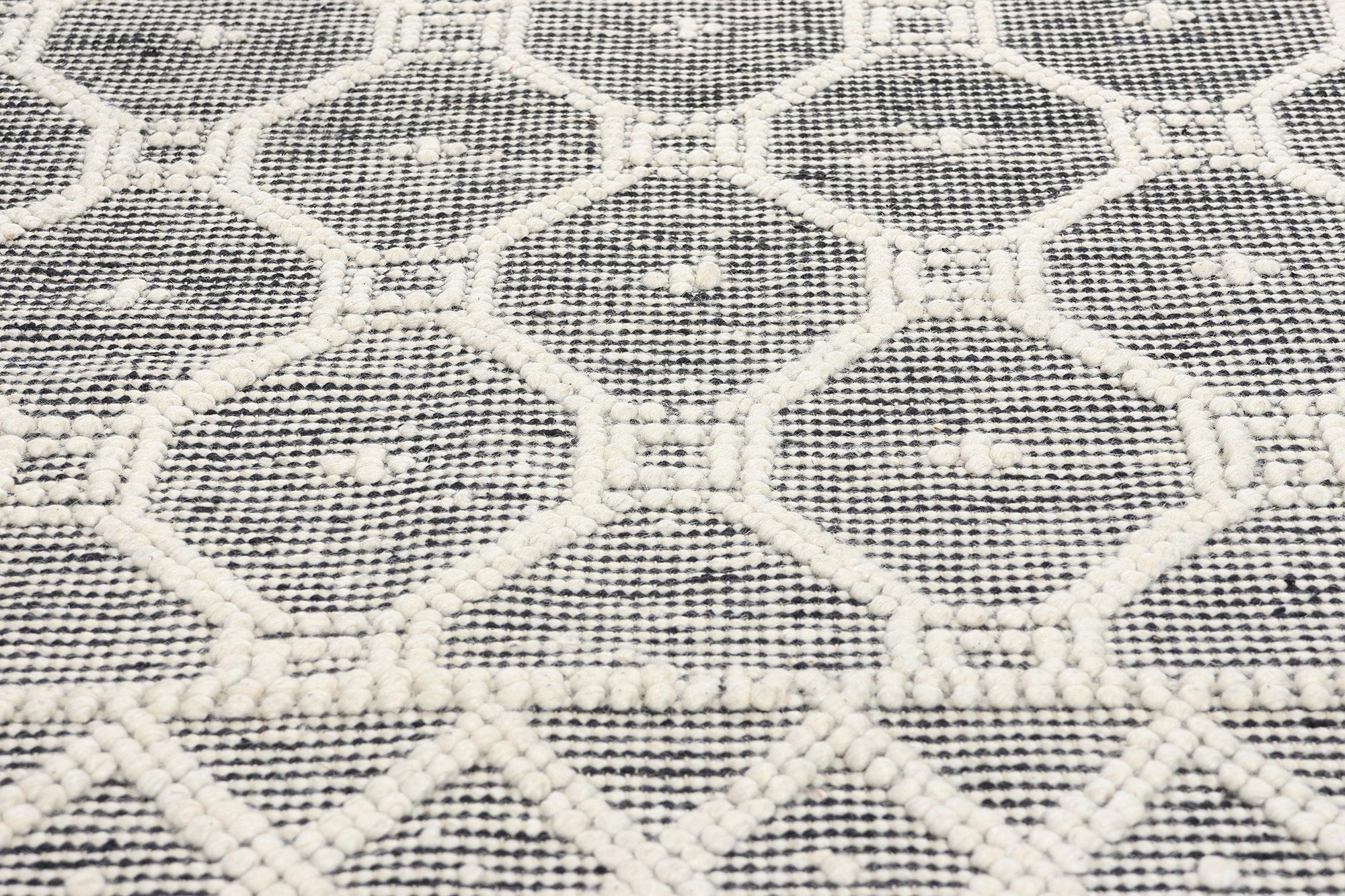Tissé à la main New Contemporary Moroccan Textured High-Low Rug (Tapis à haute teneur en eau) en vente