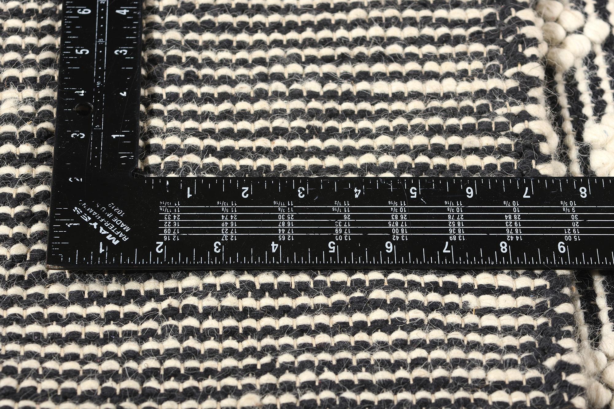 New Contemporary Moroccan Textured High-Low Rug In New Condition For Sale In Dallas, TX