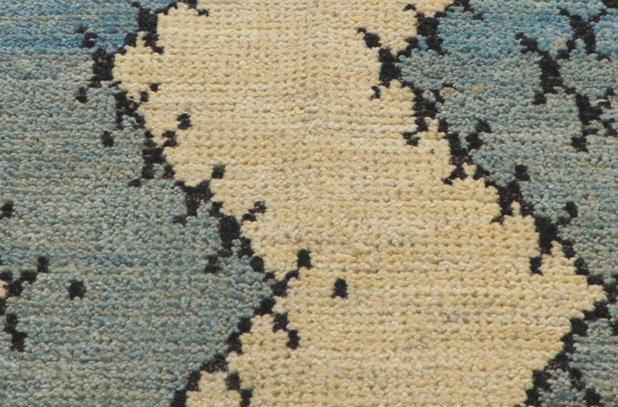 New Contemporary Moroccan Textured Rug (tapis marocain texturé contemporain) en vente 2