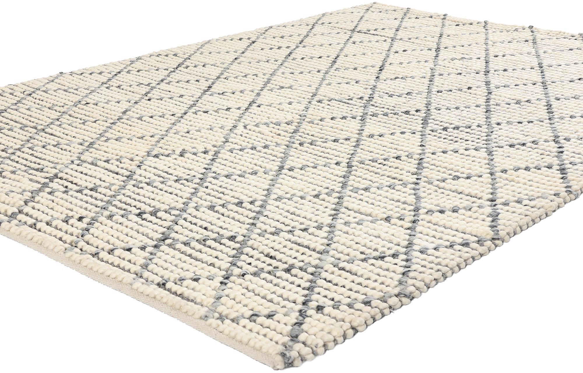 31050 Alfombra marroquí moderna con textura enrejada, 05'08 x 07'11. La alfombra marroquí moderna con textura de enrejado ejemplifica la artesanía contemporánea, fusionando a la perfección elementos de diseño tradicional con la estética moderna.