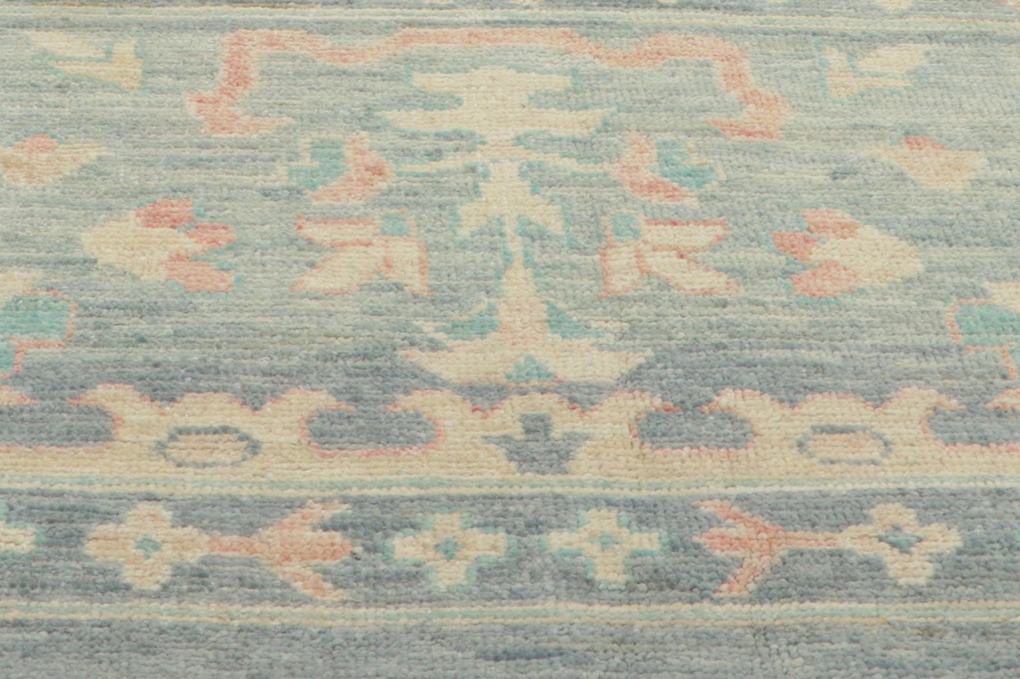 Neuer moderner farbenfroher hellblauer Oushak-Teppich im Übergangsstil mit Übergangsstil im Angebot 2