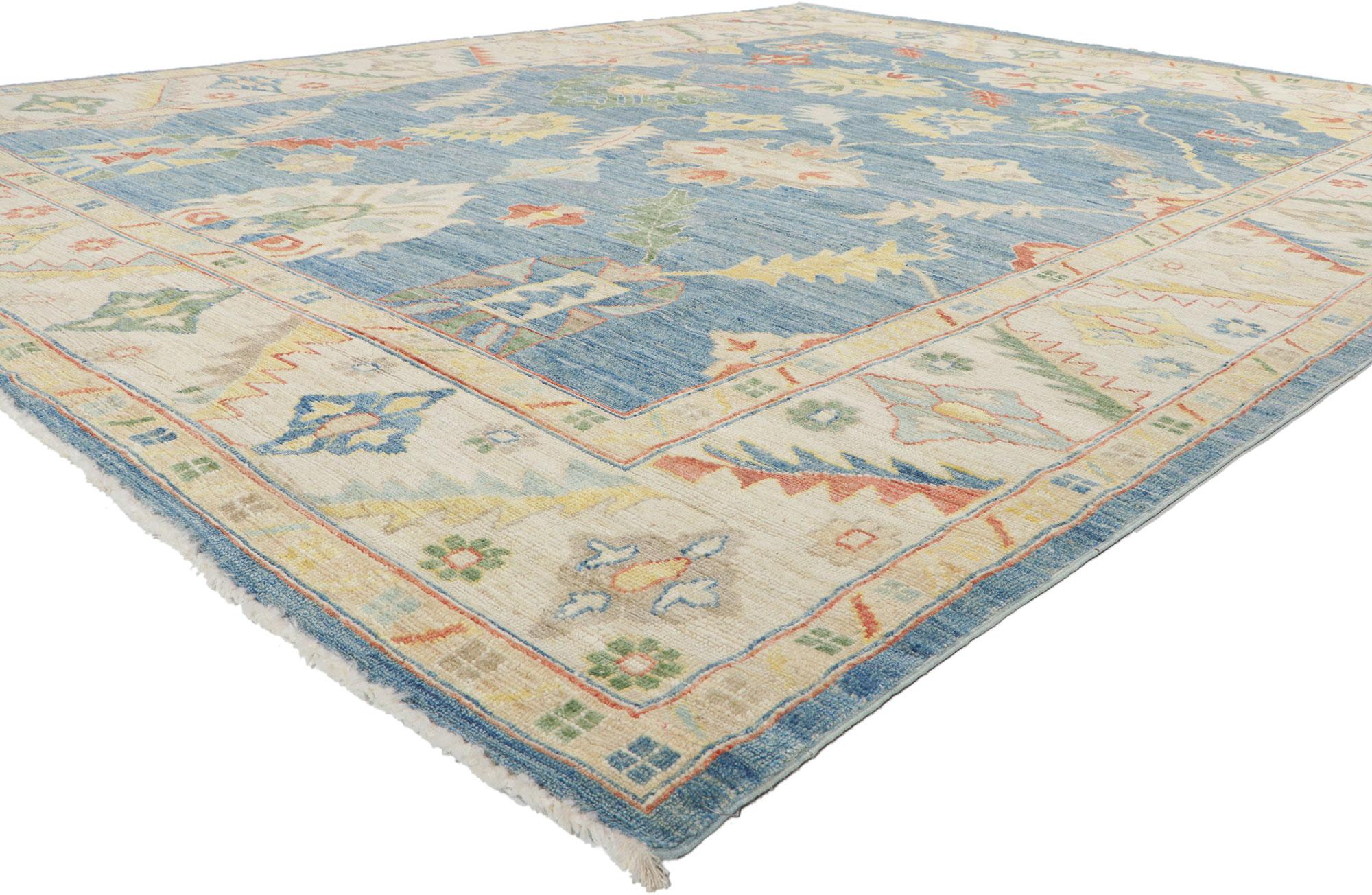 80958 Moderner farbenfroher blauer Oushak-Teppich, 09'02 x 11'09. Dieser moderne Oushak-Teppich aus Pakistan, der aus Wolle handgeknüpft ist, entfaltet sich wie eine Seite aus einem sagenumwobenen Manuskript, in dem jedes Motiv eine durch die Zeit