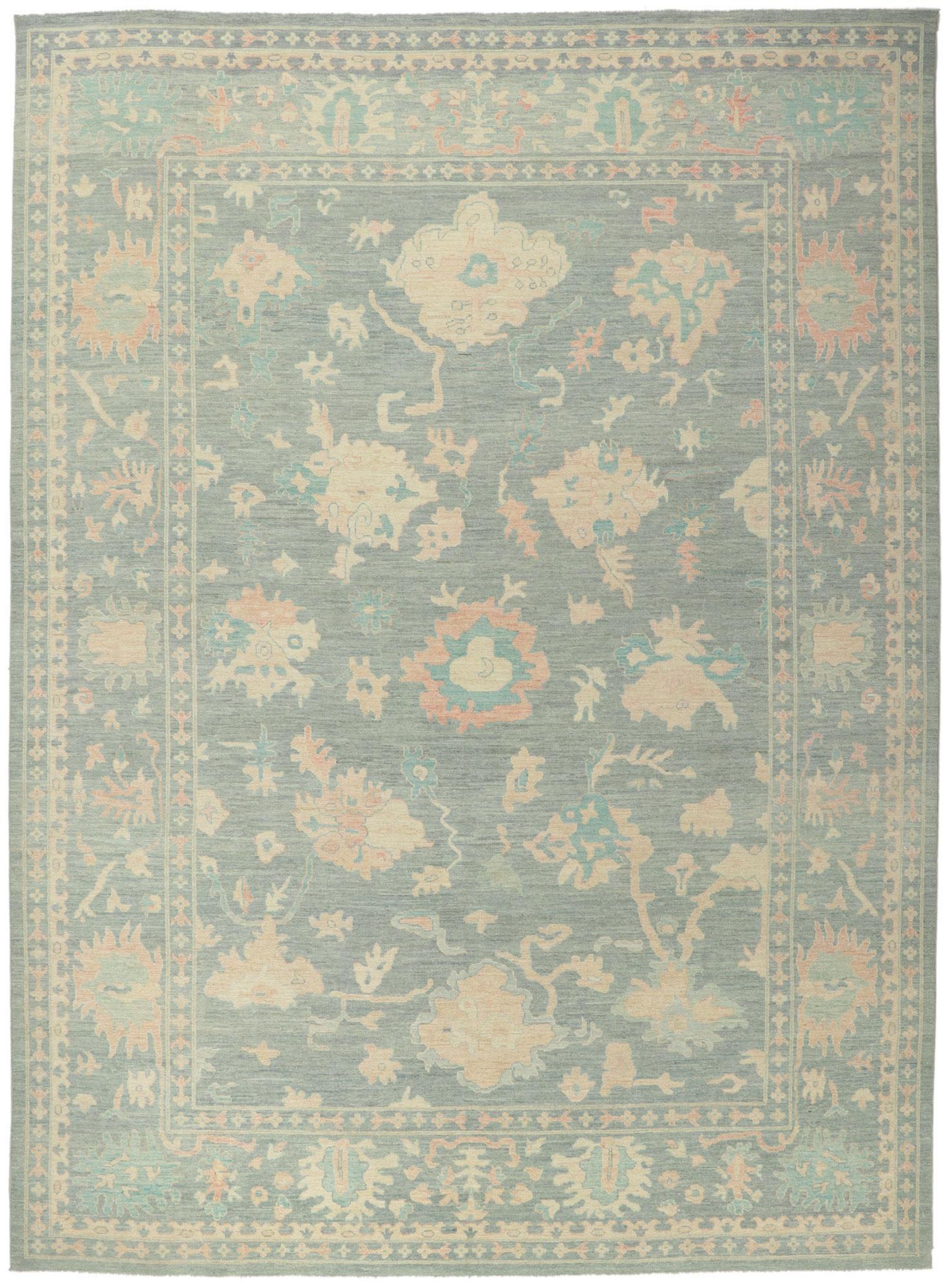 Neuer moderner farbenfroher hellblauer Oushak-Teppich im Übergangsstil mit Übergangsstil im Angebot 1