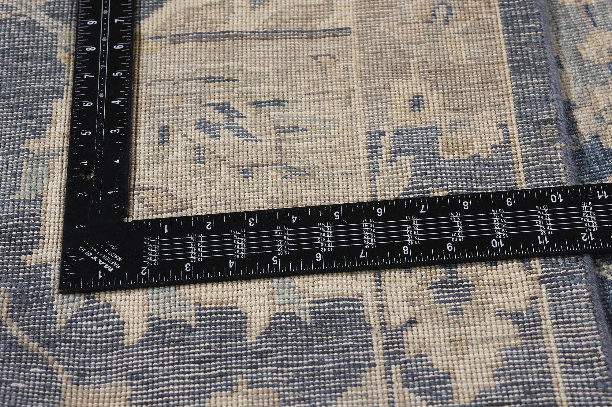 Zeitgenössischer Oushak-Teppich mit modernem Stil im Angebot 7