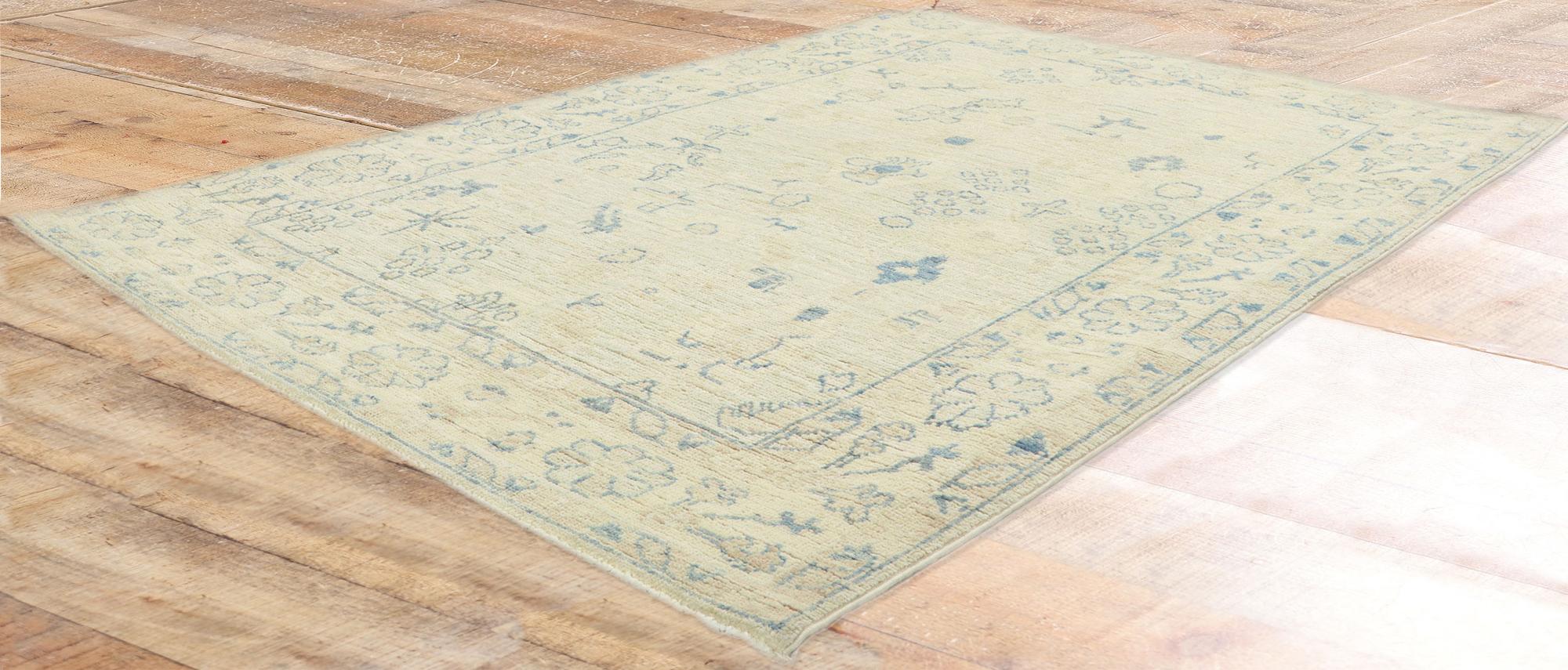 Zeitgenössischer Oushak-Teppich mit modernem Stil (Wolle) im Angebot