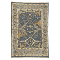 Zeitgenössischer Oushak-Teppich mit modernem Stil