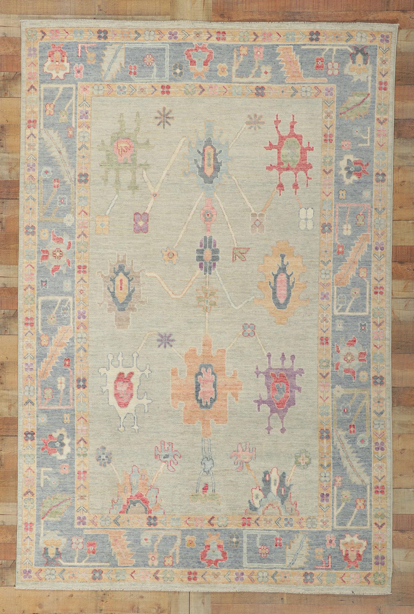 Zeitgenössischer Oushak-Teppich mit weichen Farben (21. Jahrhundert und zeitgenössisch) im Angebot