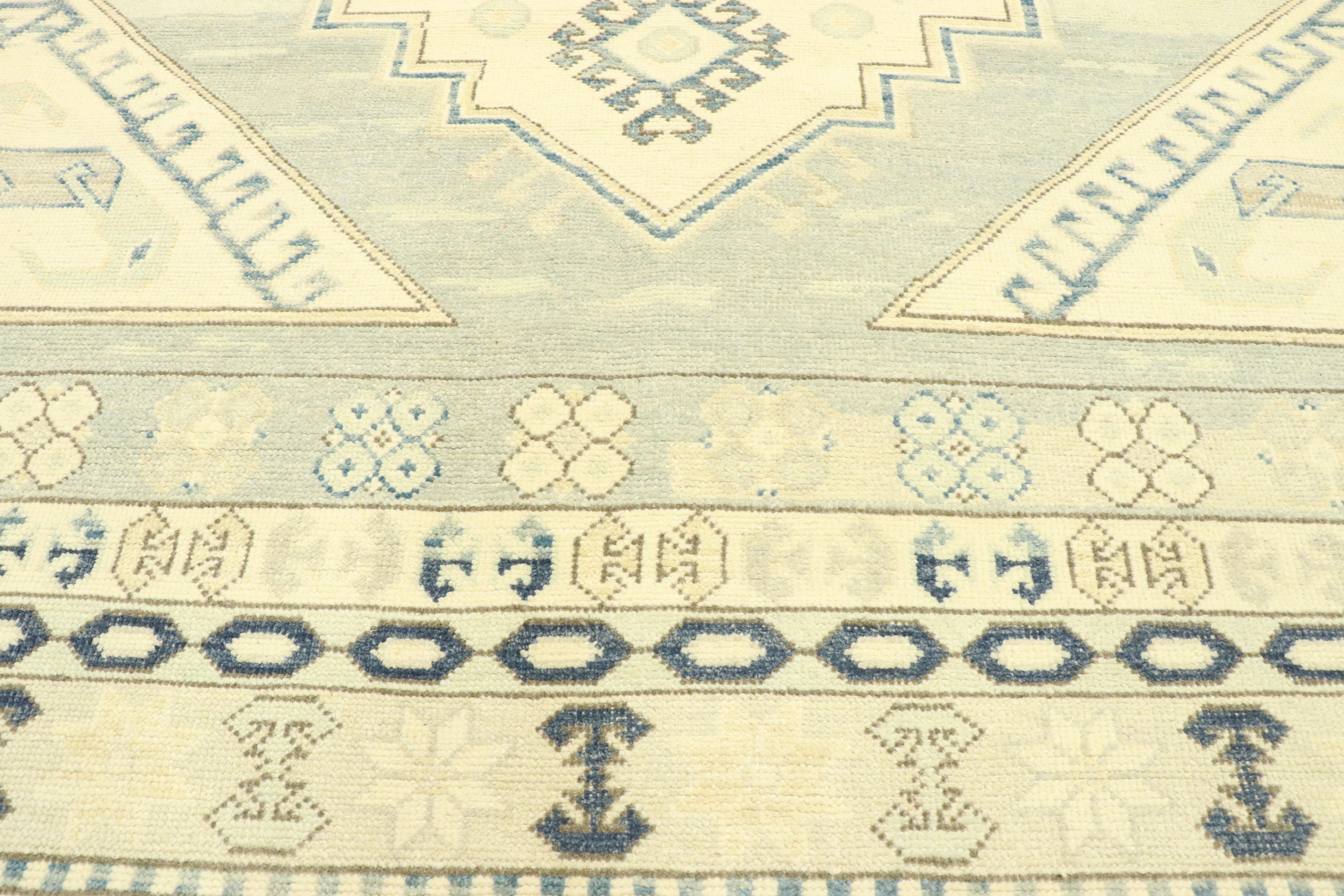 Noué à la main Nouveau tapis contemporain Oushak avec style colonial britannique transitionnel en vente