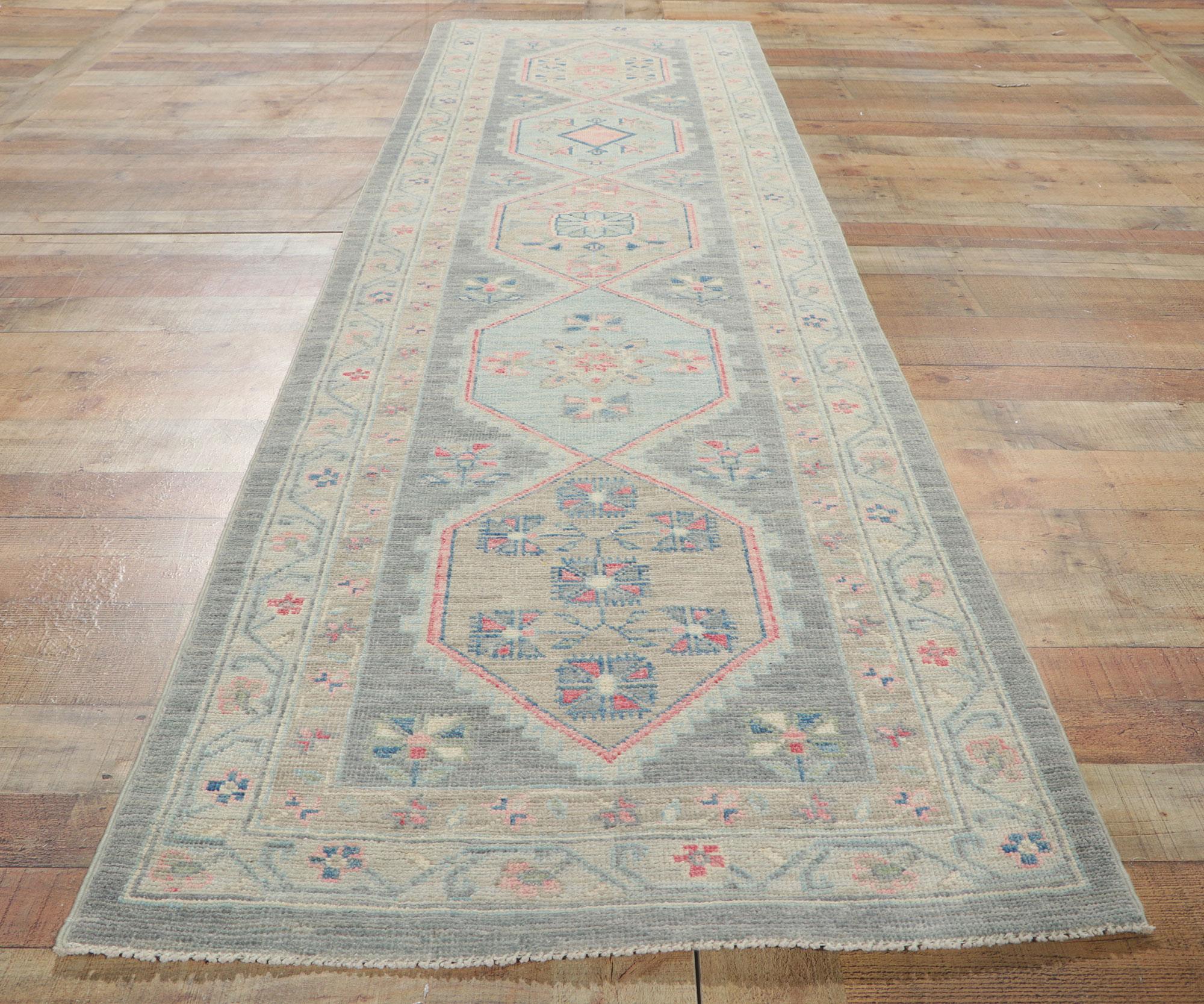 Colorido Traves de Mesa Oushak Pastel, La Elegancia Contemporánea se Combina con el Estilo Bridgerton Lana en venta