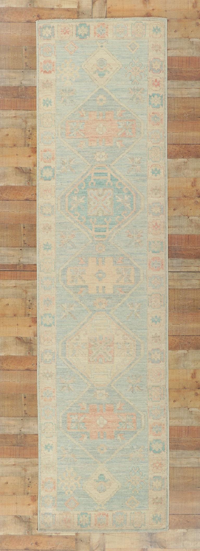 New Contemporary Oushak Runner with Soft Pastel Colors In New Condition For Sale In Dallas, TX