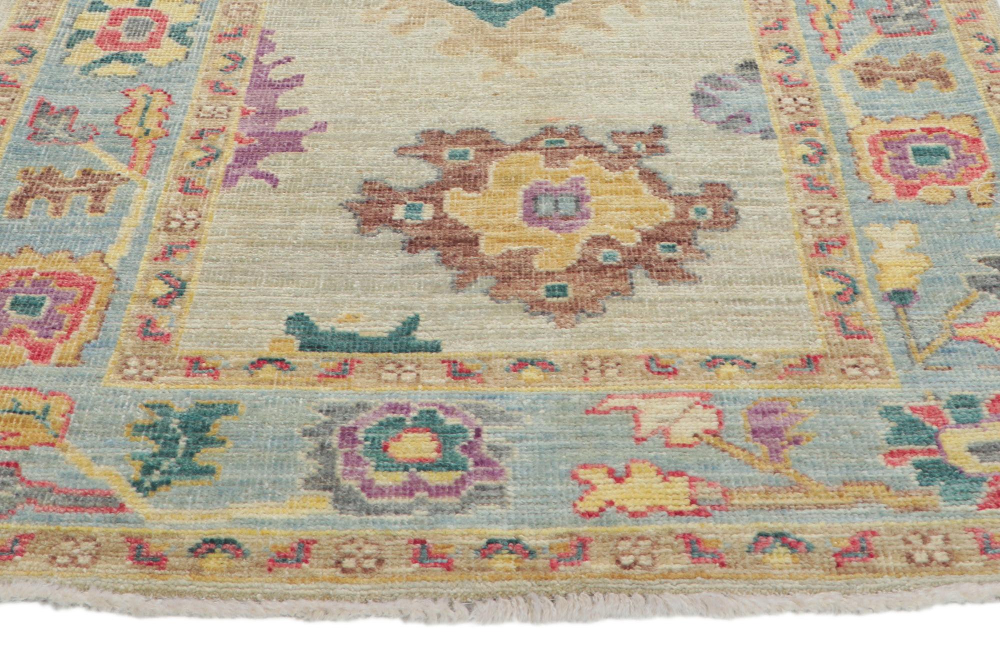 Noué à la main Nouvelle moquette contemporaine en oushak avec un style transitionnel et des couleurs pastel douces en vente