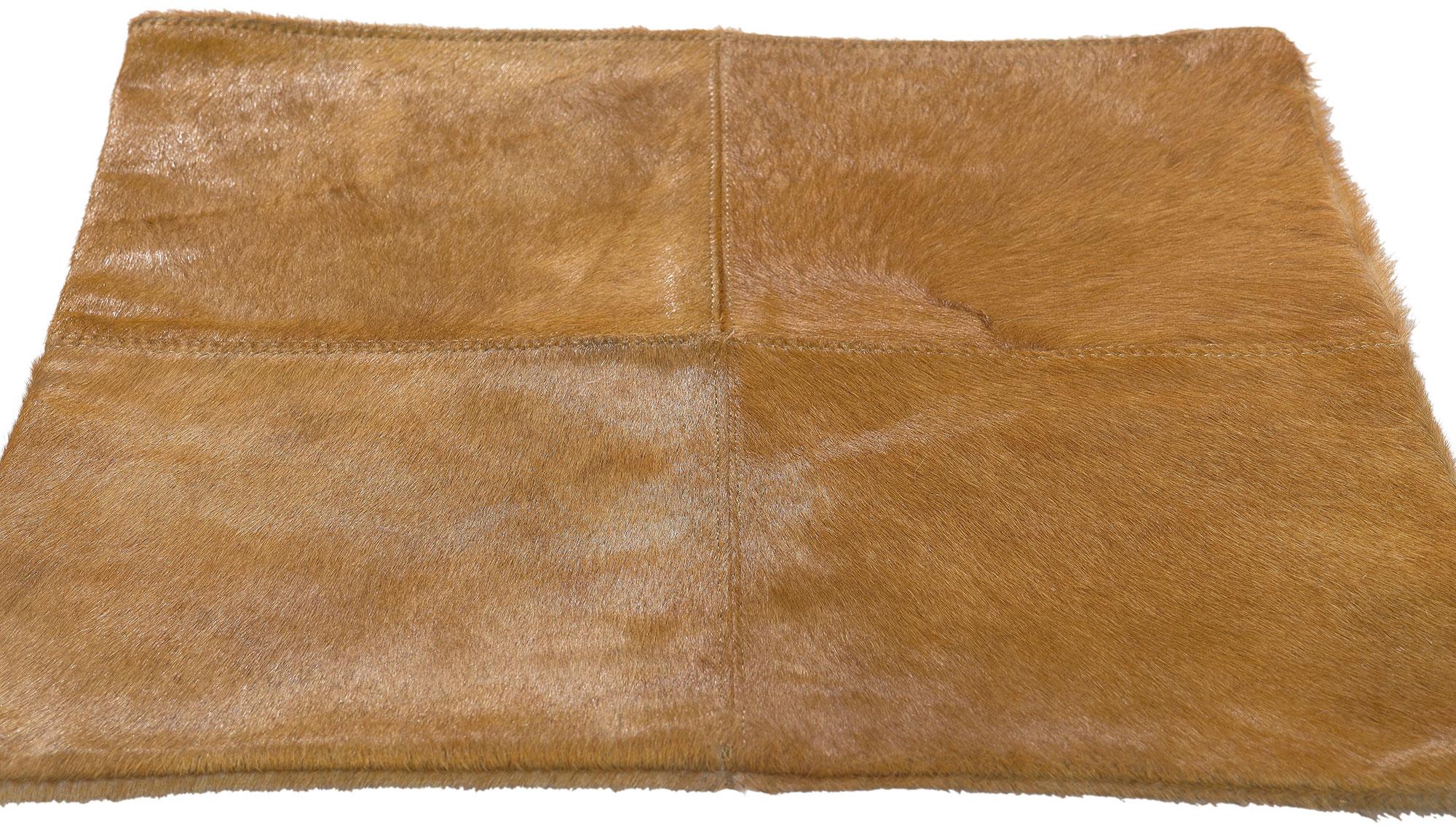 Indiano New Contemporary Patchwork Cowhide Pillow Cover con uno stile moderno in vendita