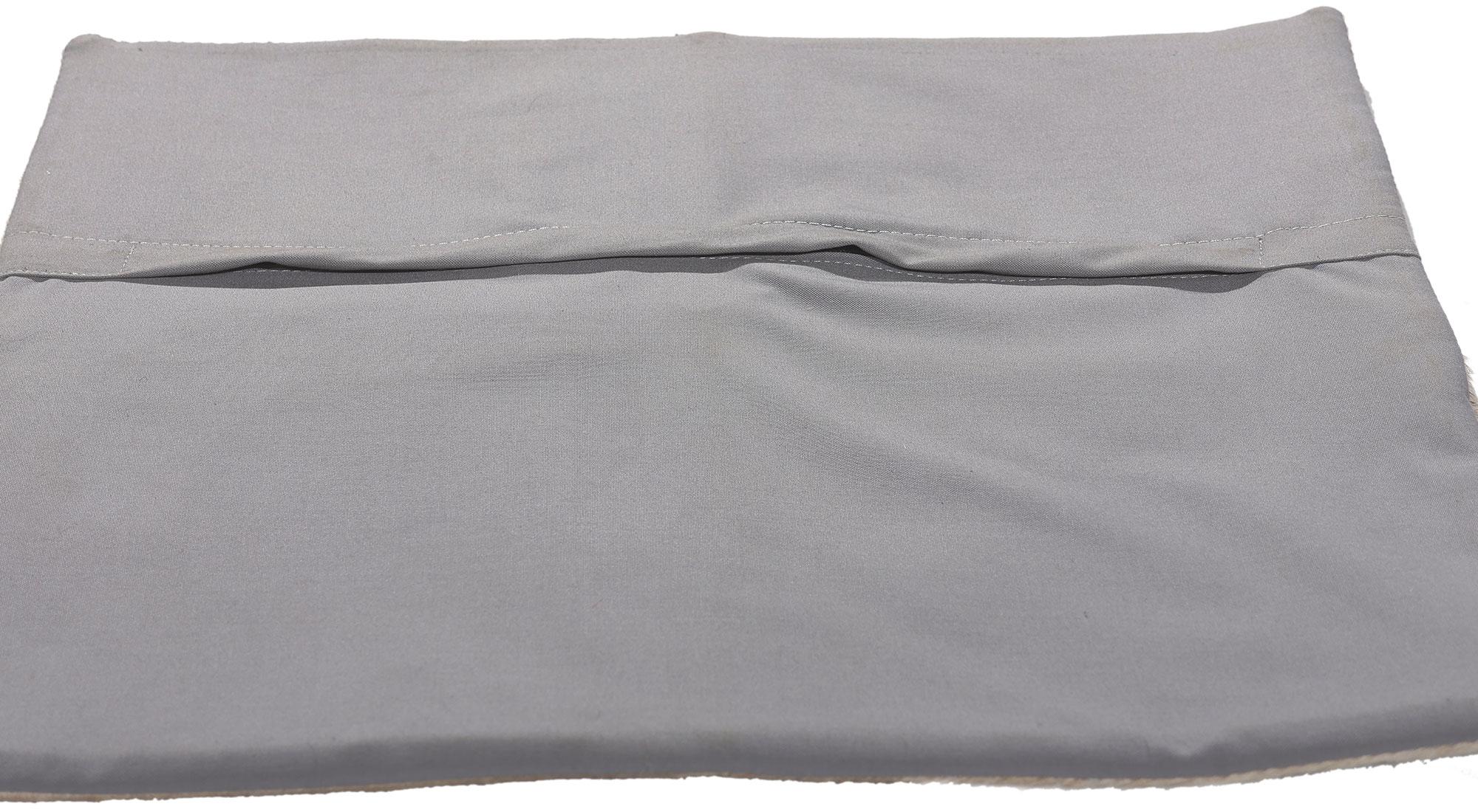 Nueva funda de almohada contemporánea de cuero de vaca patchwork con estilo moderno Hecho a mano en venta