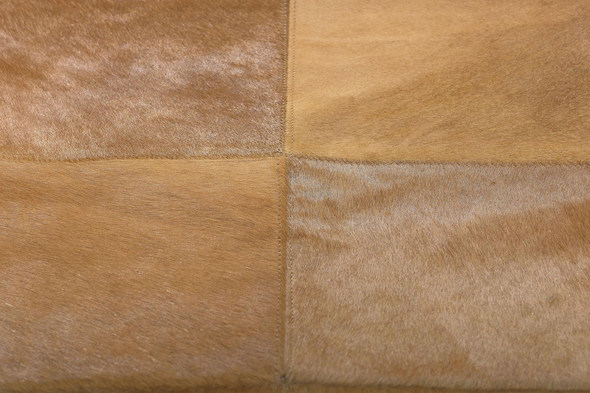Fatto a mano New Contemporary Patchwork Cowhide Pillow Cover con uno stile moderno in vendita