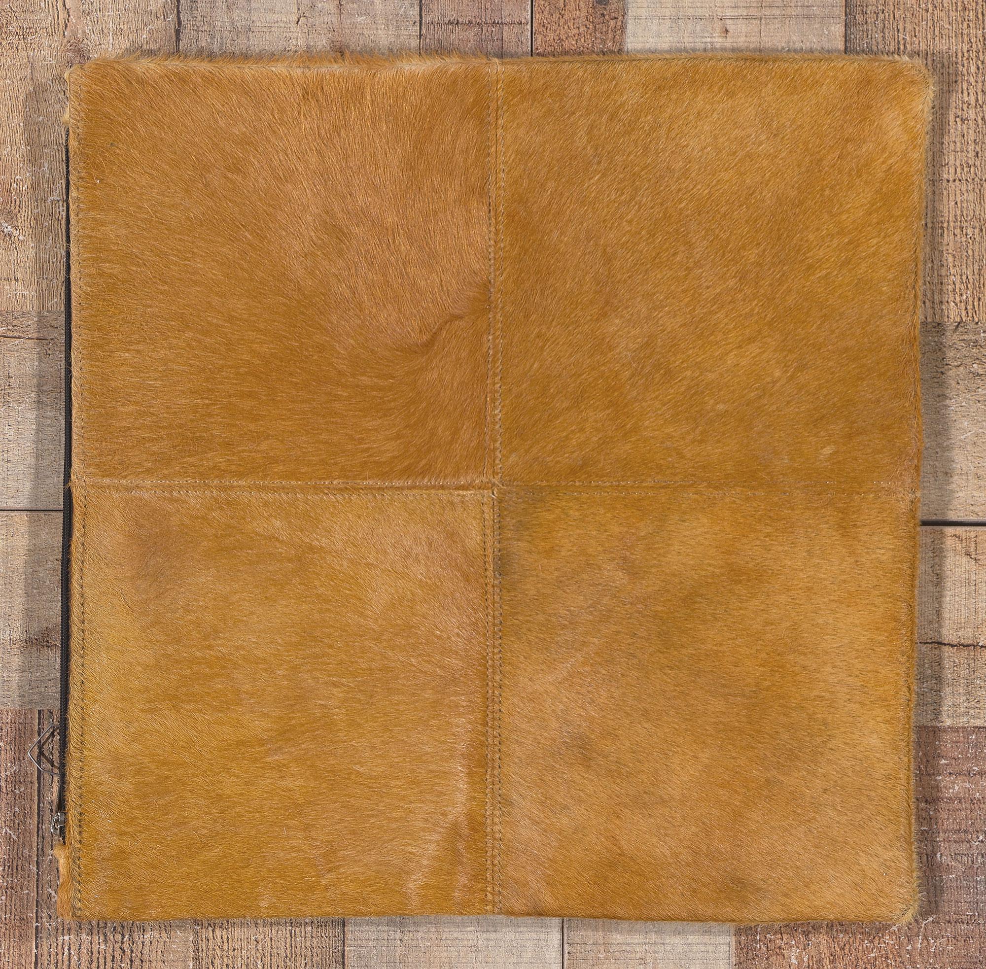Vacchetta New Contemporary Patchwork Cowhide Pillow Cover con uno stile moderno in vendita