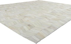 Zeitgenössischer Patchwork-Kuhfellteppich mit modernem Stil