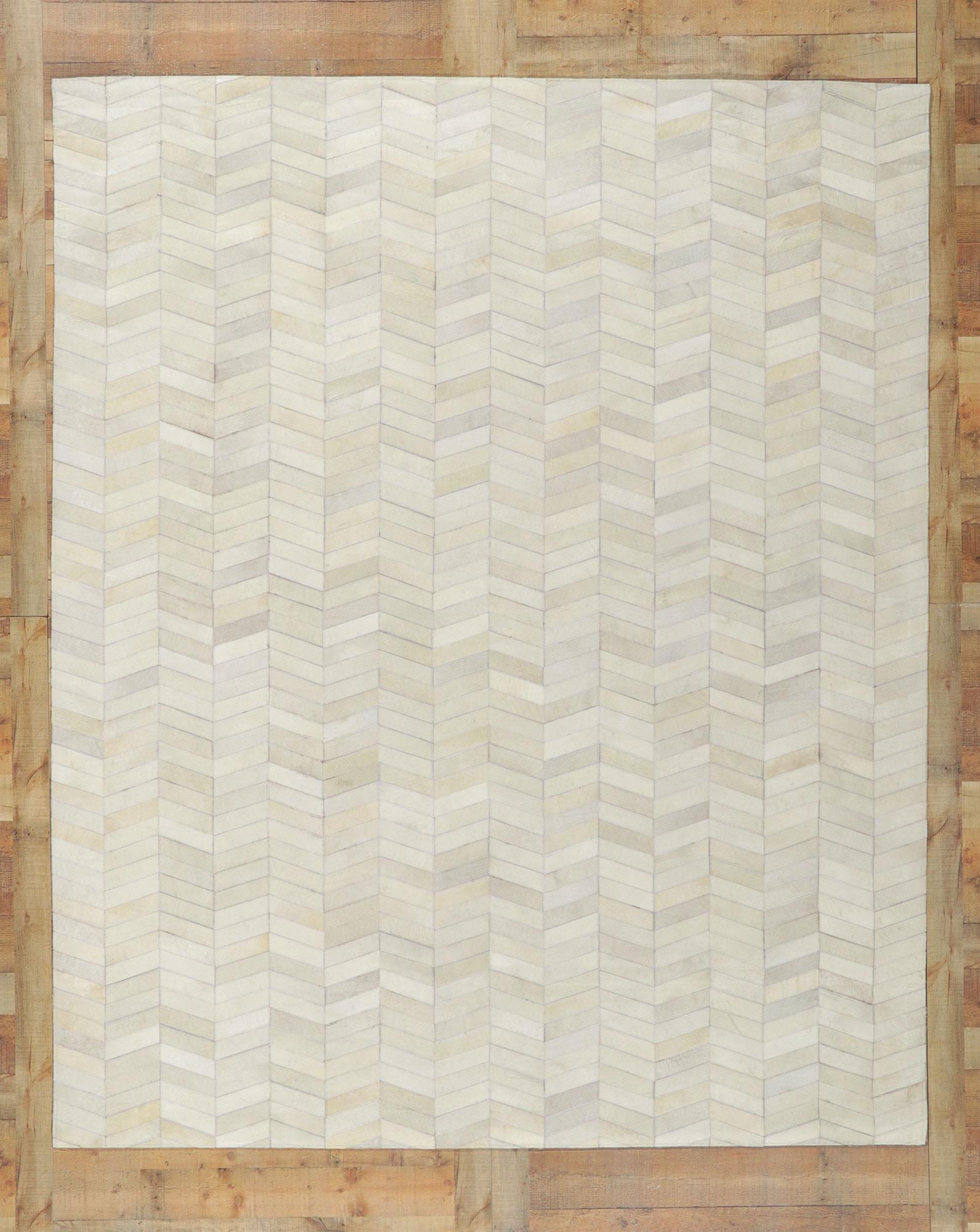 Zeitgenössischer Patchwork-Kuhfellteppich mit modernem Stil im Angebot 1