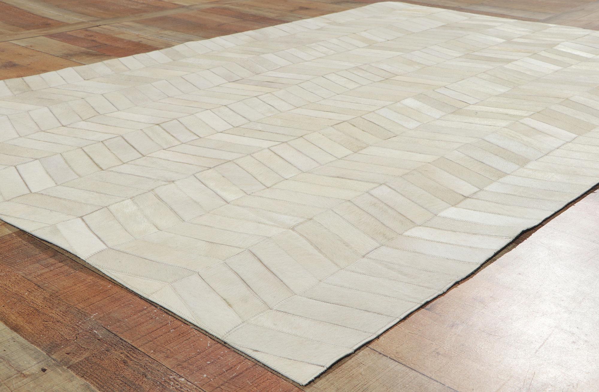 Zeitgenössischer Patchwork-Kuhfellteppich mit modernem Stil (21. Jahrhundert und zeitgenössisch) im Angebot