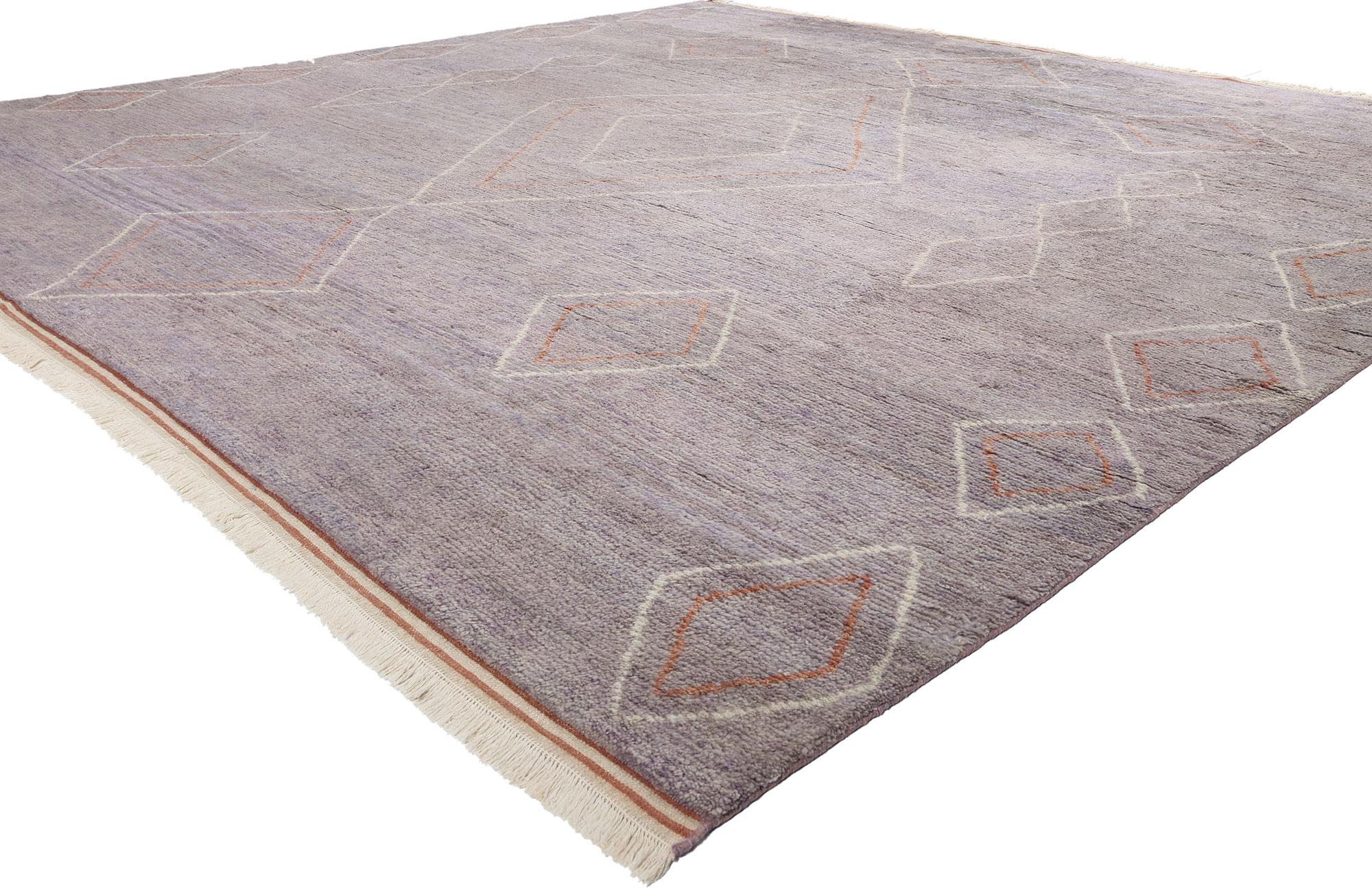 31300 Tappeto marocchino moderno Tribal Purple Square, 12'01 x 11'11. I tappeti marocchini Eleg mescolano elegantemente motivi intricati, forme geometriche e disegni accattivanti che definiscono l'arte del tappeto marocchino. Realizzati a mano in