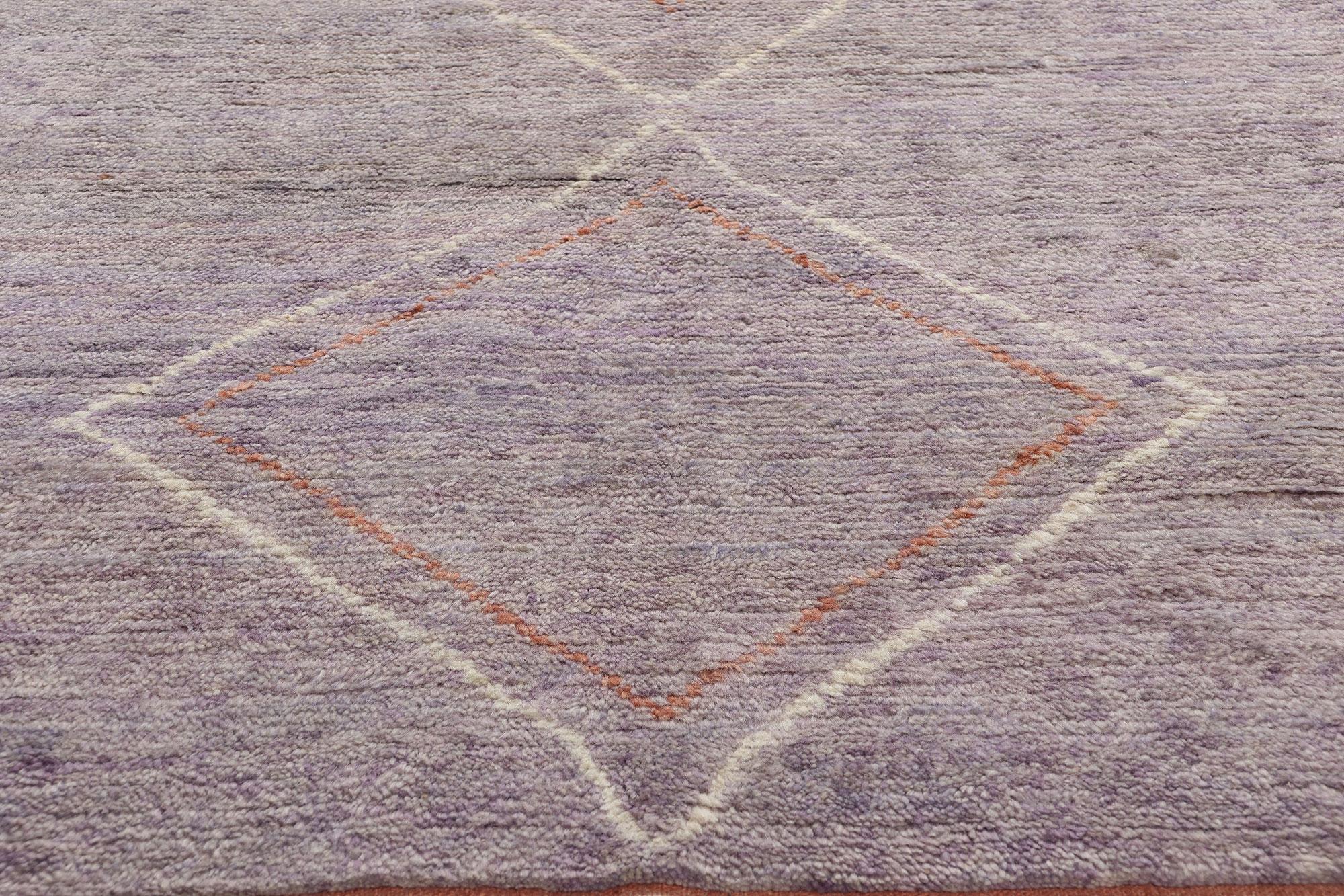 Annodato a mano Nuovo tappeto marocchino viola contemporaneo, l'incanto tribale incontra lo stile Boho Chic in vendita