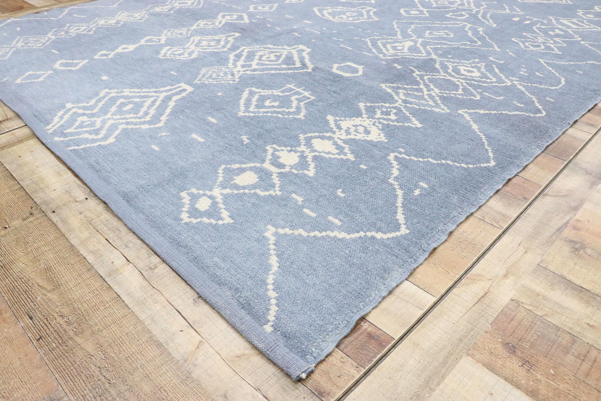 Nueva Alfombra Contemporánea Estilo Marroquí Azul Cielo con Diseño Tribal Moderno Siglo XXI y contemporáneo en venta