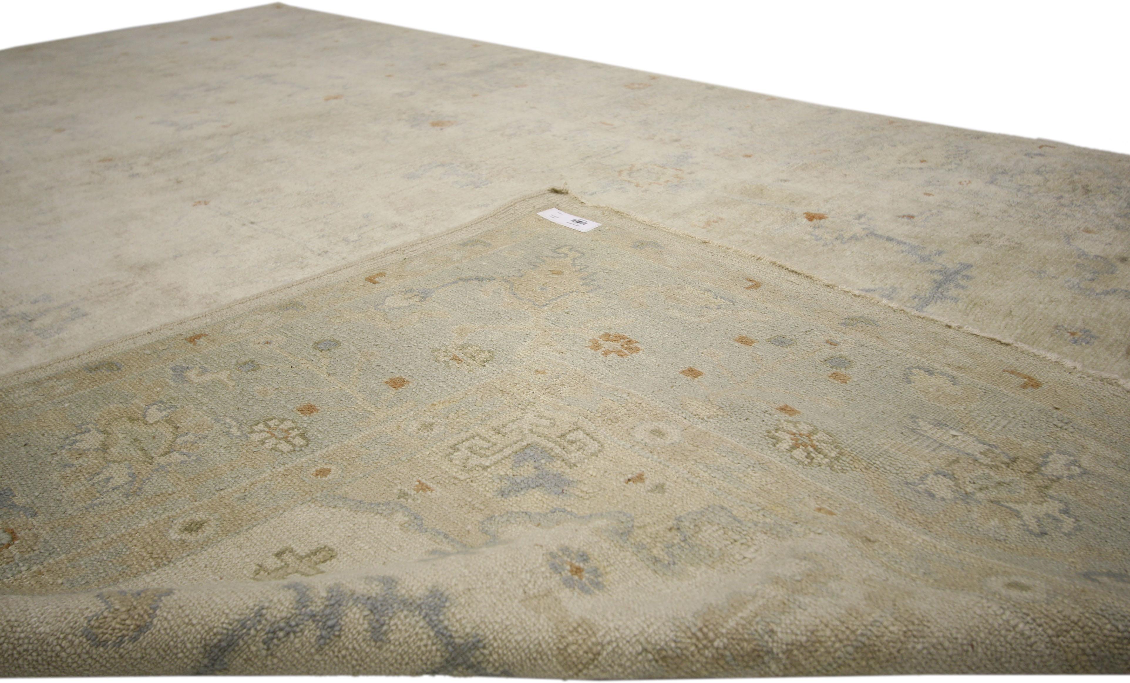 Contemporary Transitional Oushak Style Rug with Cool-Tone Neutral Colors In New Condition For Sale In Dallas, TX