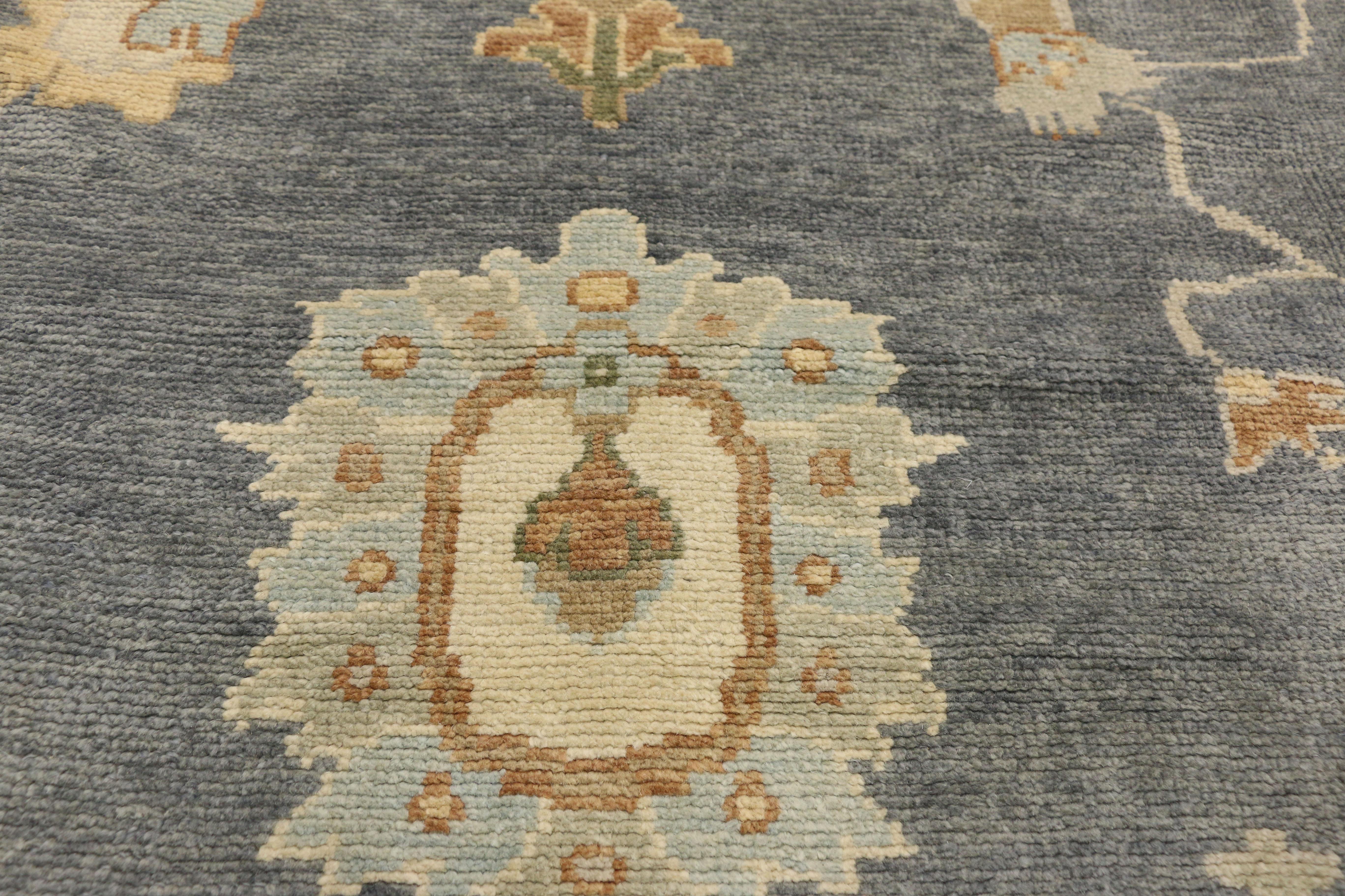 New Contemporary Turkish Oushak Area Rug with Transitional Style In New Condition In Dallas, TX