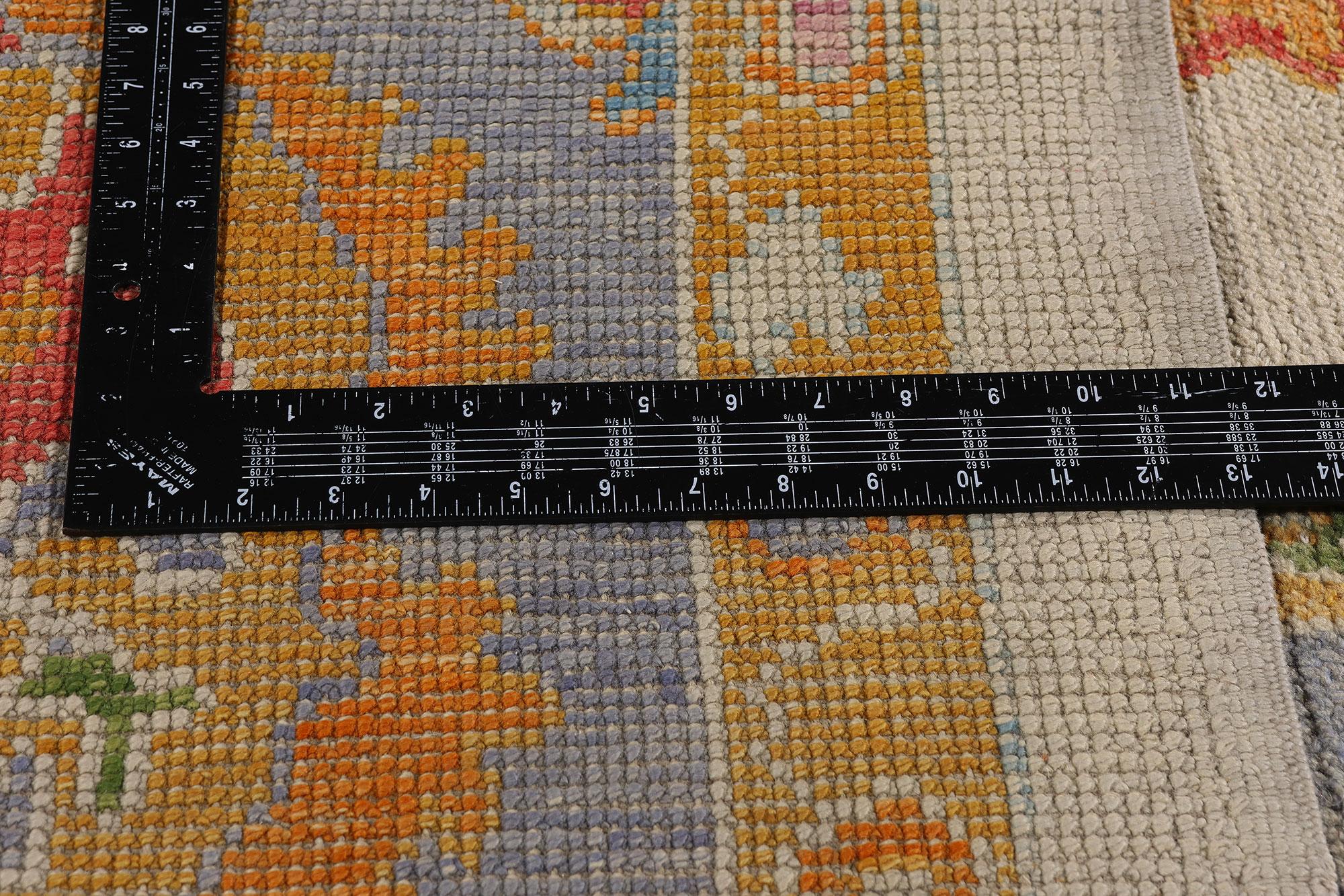 52165 Zeitgenössischer türkischer Oushak-Teppich in Pastellfarben mit Tribal-Boho-Chic-Stil. Dieser moderne türkische Oushak-Teppich in Pastellfarben und im Boho-Stammesstil ist äußerst stilvoll und dennoch geschmackvoll lässig und eignet sich ideal