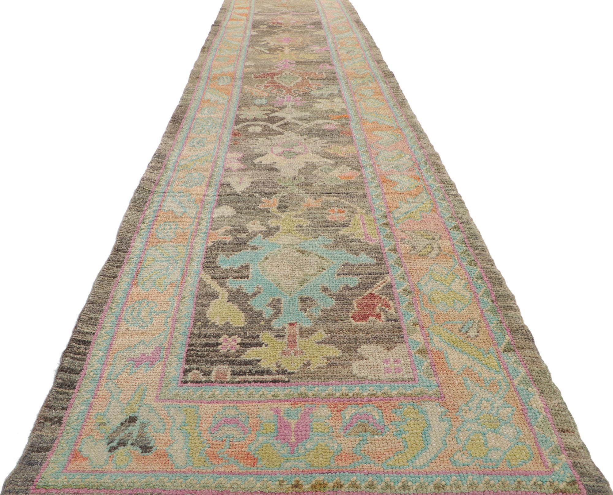 New Contemporary Turkish Oushak Hallway Runner with Modern Style In New Condition For Sale In Dallas, TX